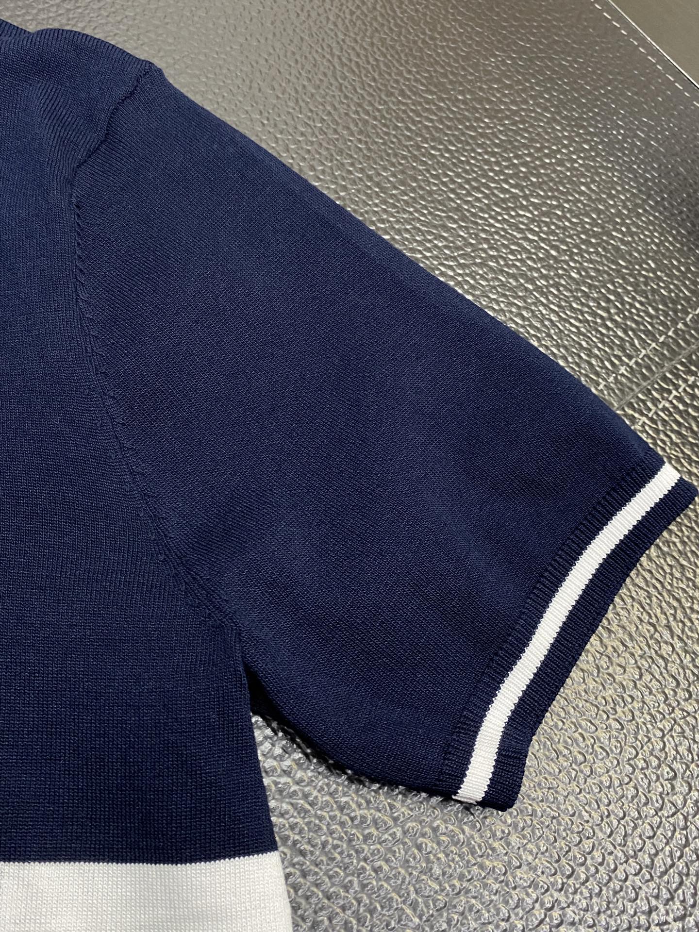 。Thom Browne汤姆布朗💥独家专供春夏新款原单男士休闲针织短袖。高端定制 高版本 时尚百搭爆款⚠