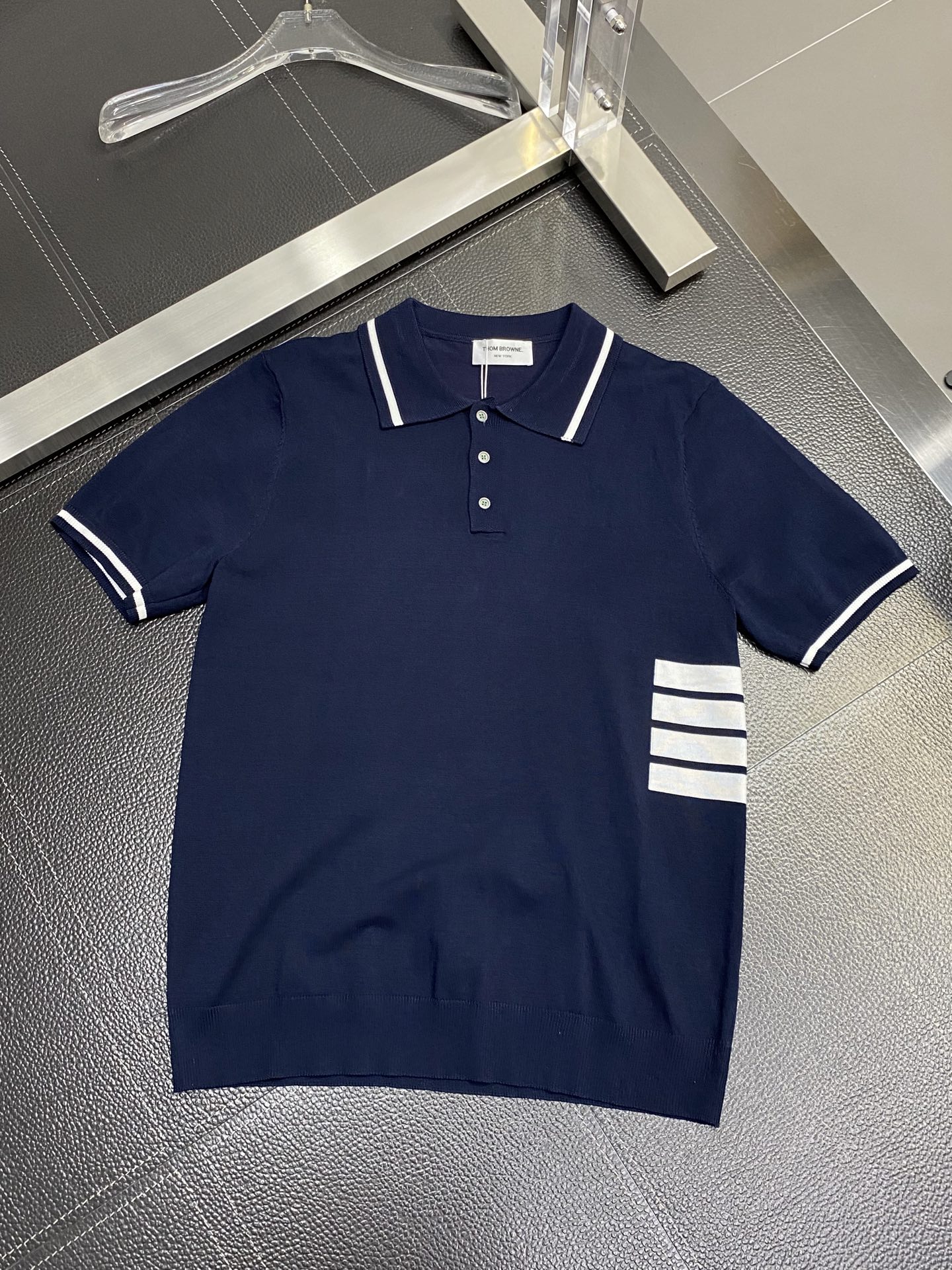 。Thom Browne汤姆布朗💥独家专供春夏新款原单男士休闲针织短袖。高端定制 高版本 时尚百搭爆款⚠