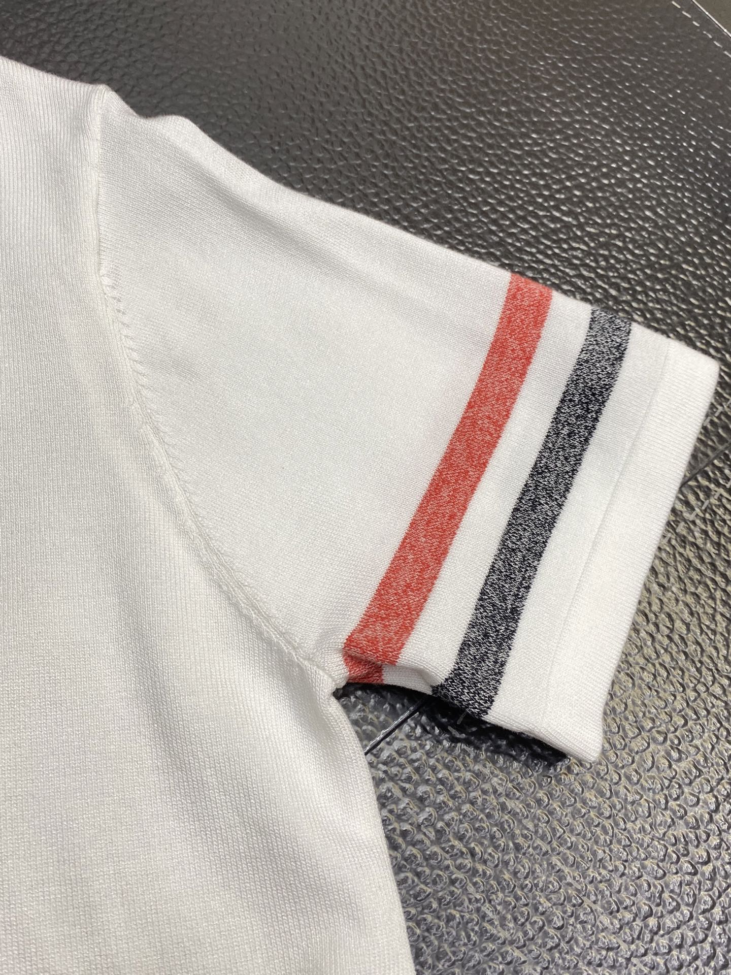 。Thom Browne汤姆布朗💥独家专供春夏新款原单男士休闲针织短袖。高端定制 高版本 时尚百搭爆款⚠