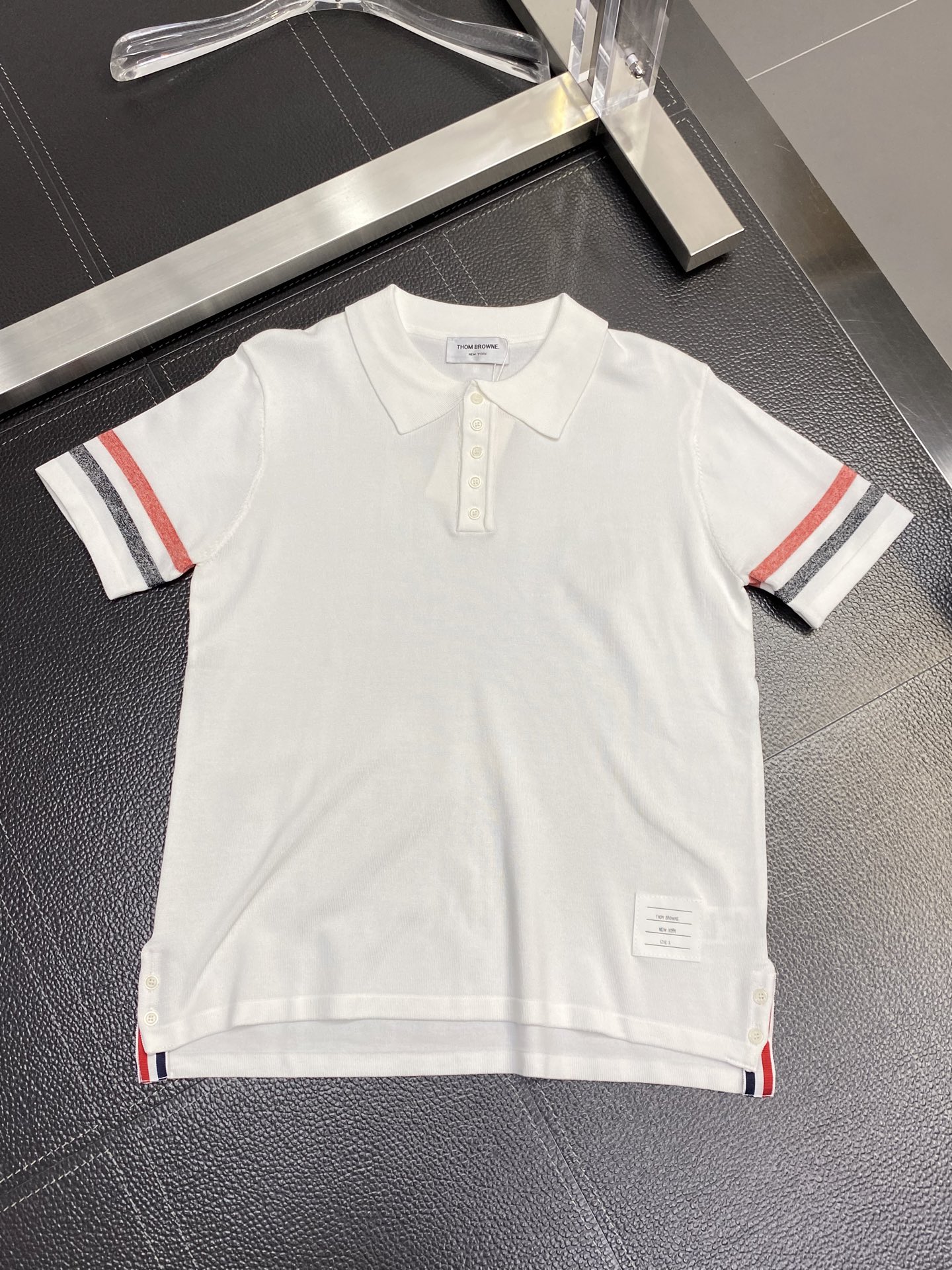 。Thom Browne汤姆布朗💥独家专供春夏新款原单男士休闲针织短袖。高端定制 高版本 时尚百搭爆款⚠