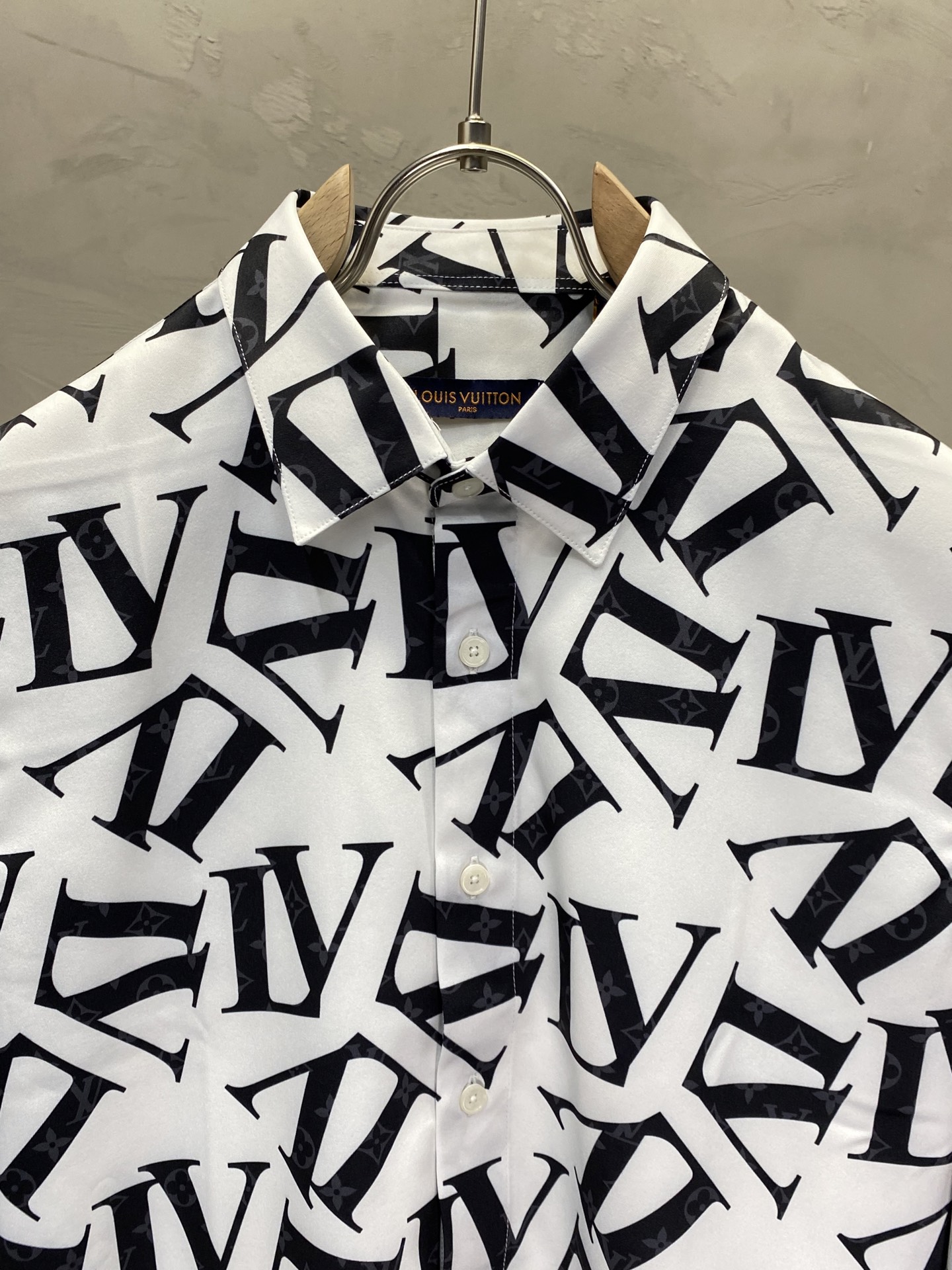 。Louis Vuitton路易威登💥独家专供新款男士休闲衬衫 高端定制 高端版本 时尚百搭爆款⚠️⚠️