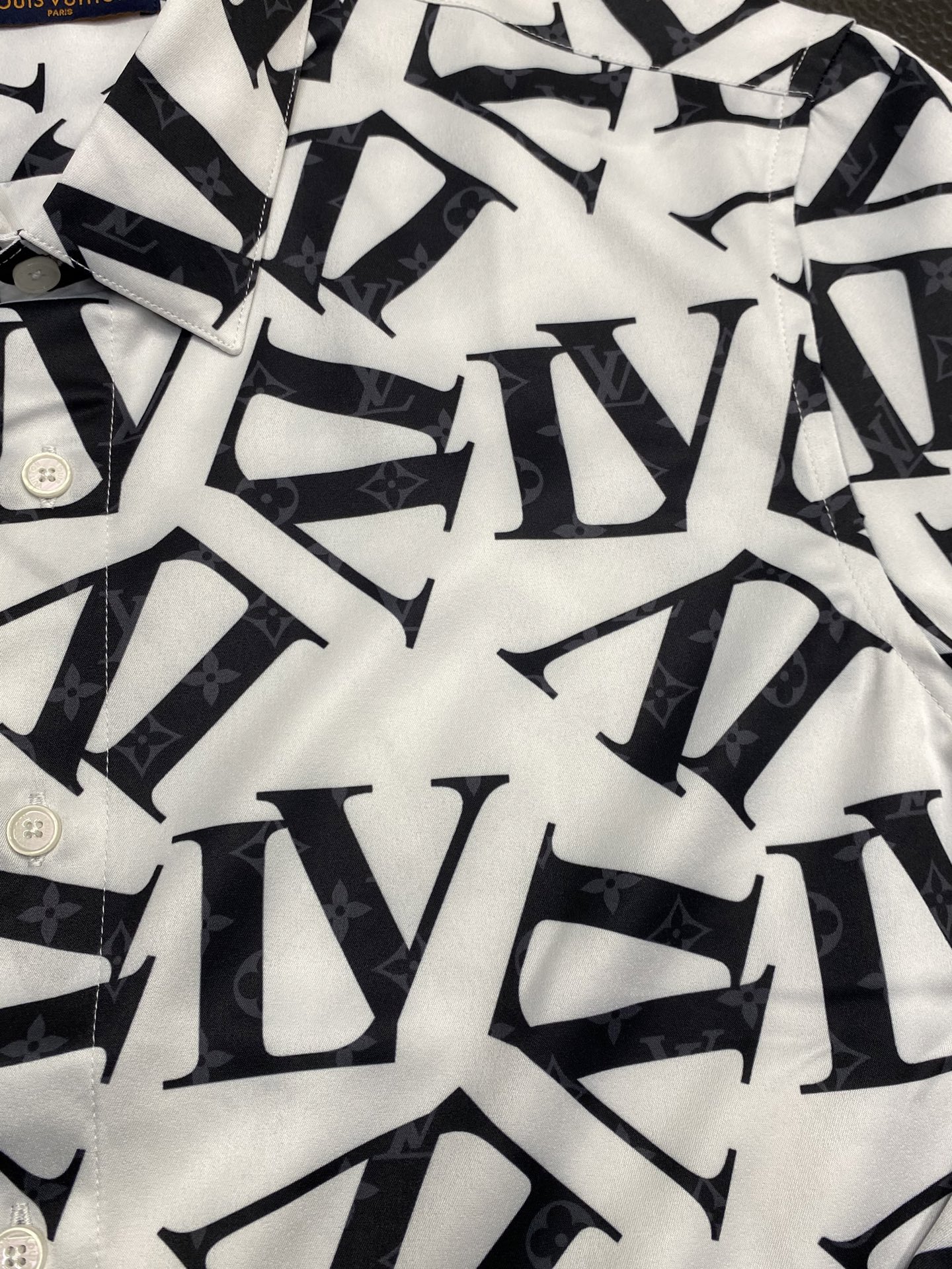 。Louis Vuitton路易威登💥独家专供新款男士休闲衬衫 高端定制 高端版本 时尚百搭爆款⚠️⚠️