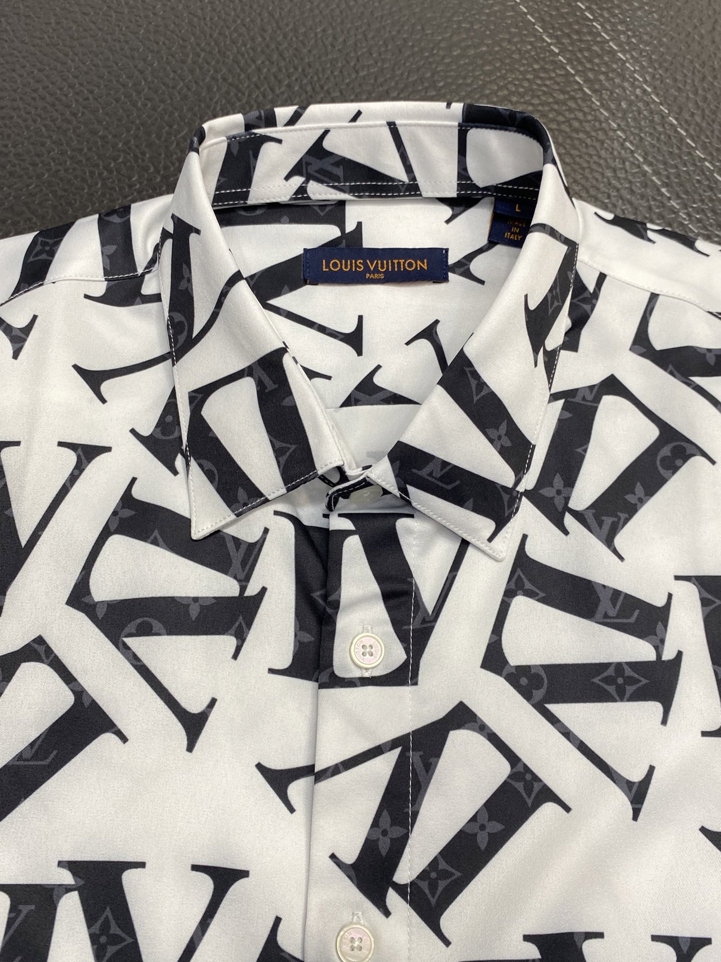 。Louis Vuitton路易威登💥独家专供新款男士休闲衬衫 高端定制 高端版本 时尚百搭爆款⚠️⚠️