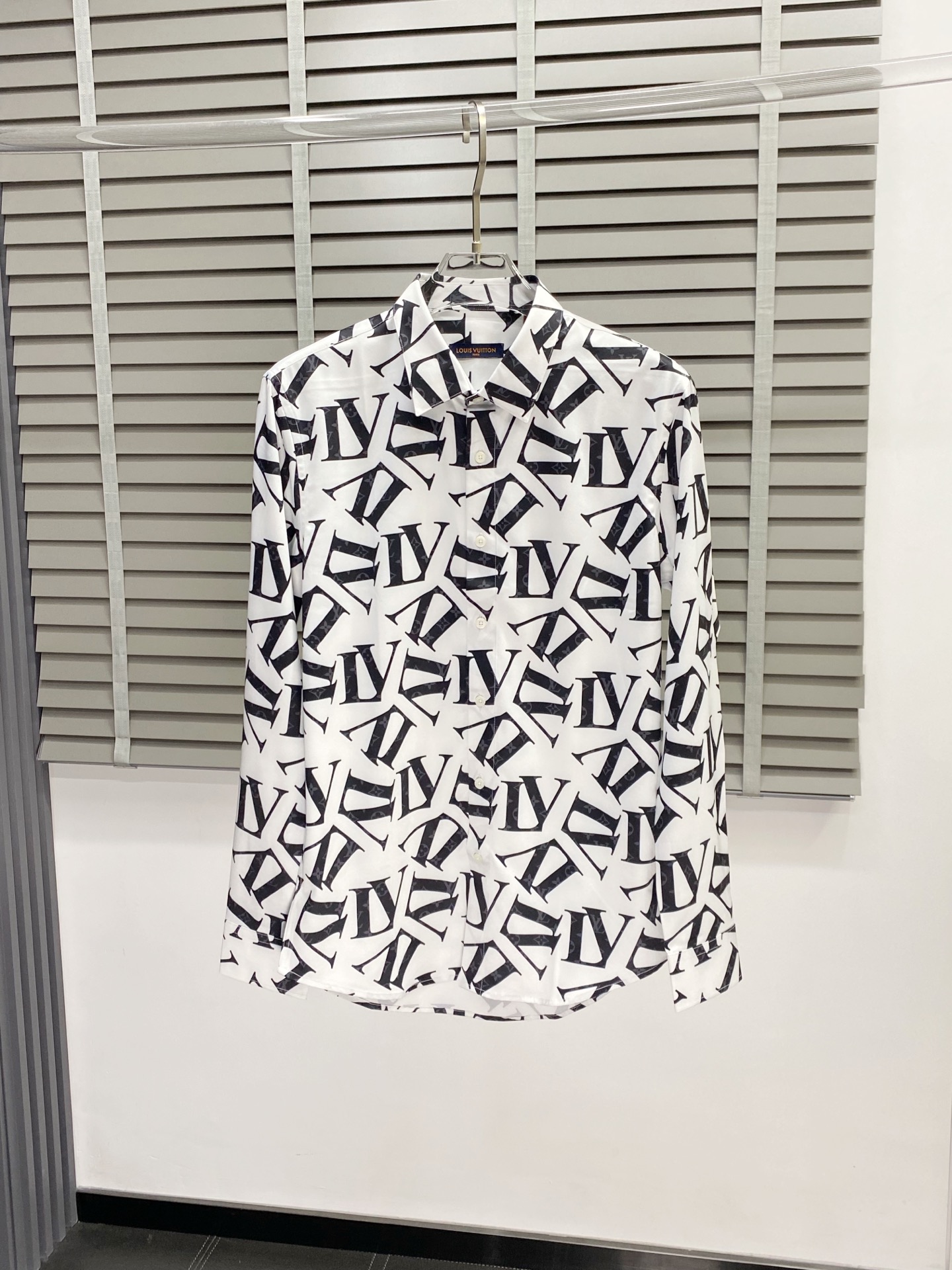 。Louis Vuitton路易威登💥独家专供新款男士休闲衬衫 高端定制 高端版本 时尚百搭爆款⚠️⚠️