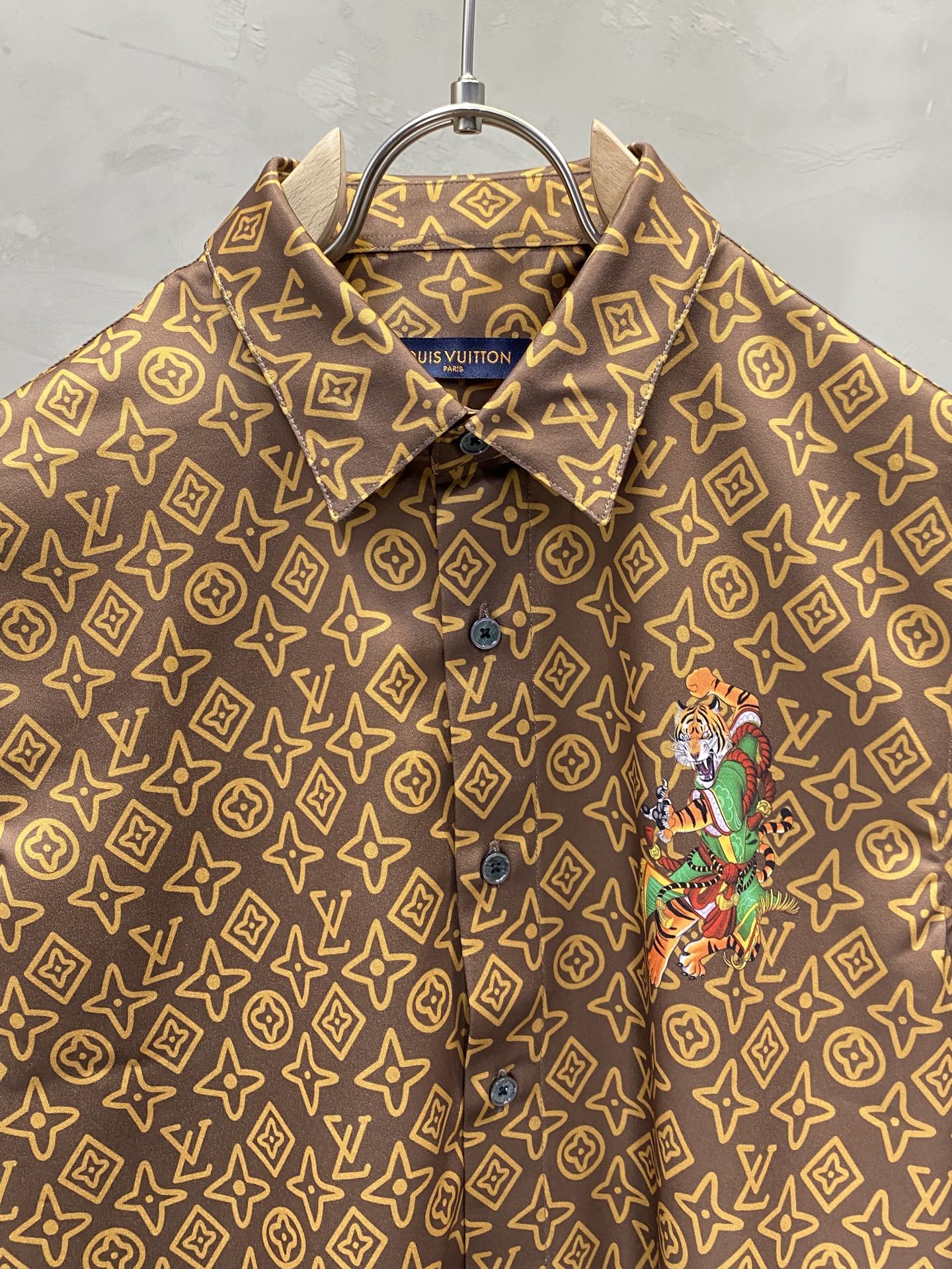 。Louis Vuitton路易威登💥独家专供新款男士休闲衬衫 高端定制 高端版本 时尚百搭爆款⚠️⚠️