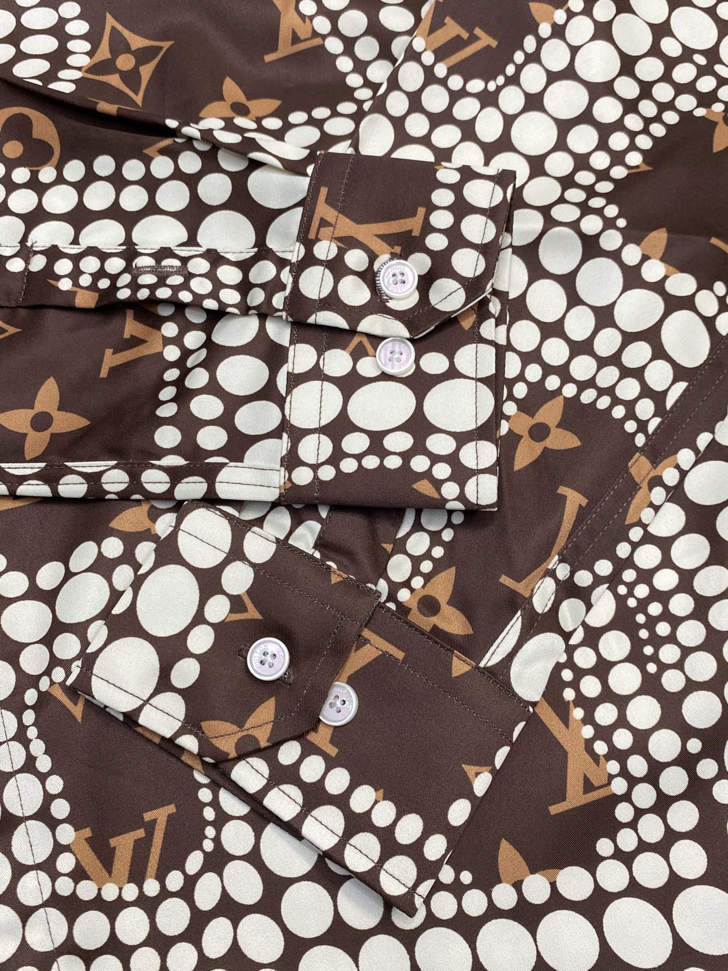 。Louis Vuitton路易威登💥独家专供新款男士休闲衬衫 高端定制 高端版本 时尚百搭爆款⚠️⚠️