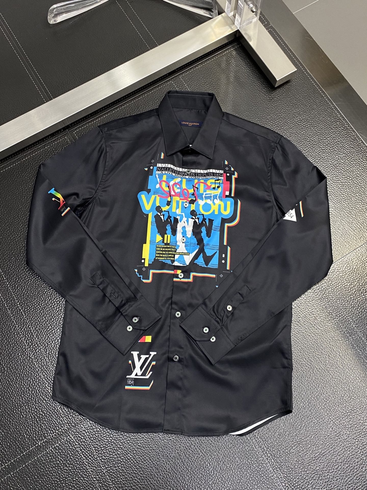 。Louis Vuitton路易威登💥独家专供新款男士休闲衬衫 高端定制 高端版本 时尚百搭爆款⚠️⚠️