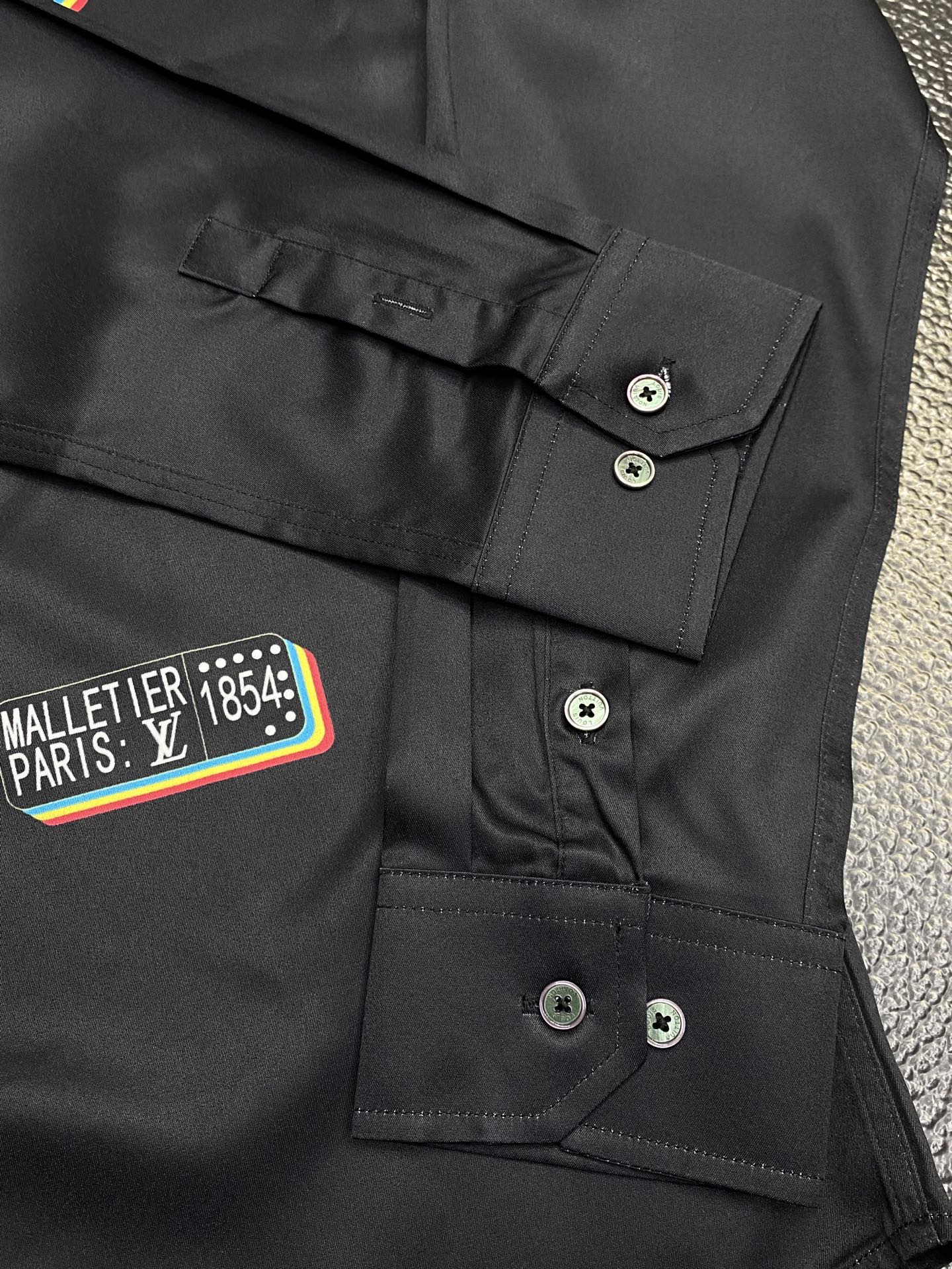 。Louis Vuitton路易威登💥独家专供新款男士休闲衬衫 高端定制 高端版本 时尚百搭爆款⚠️⚠️