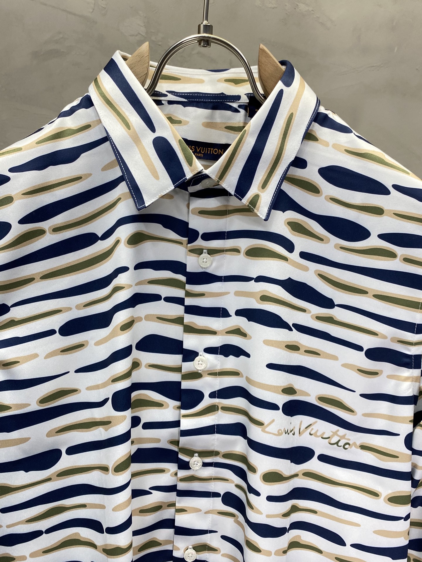 。Louis Vuitton路易威登💥独家专供新款男士休闲衬衫 高端定制 高端版本 时尚百搭爆款⚠️⚠️