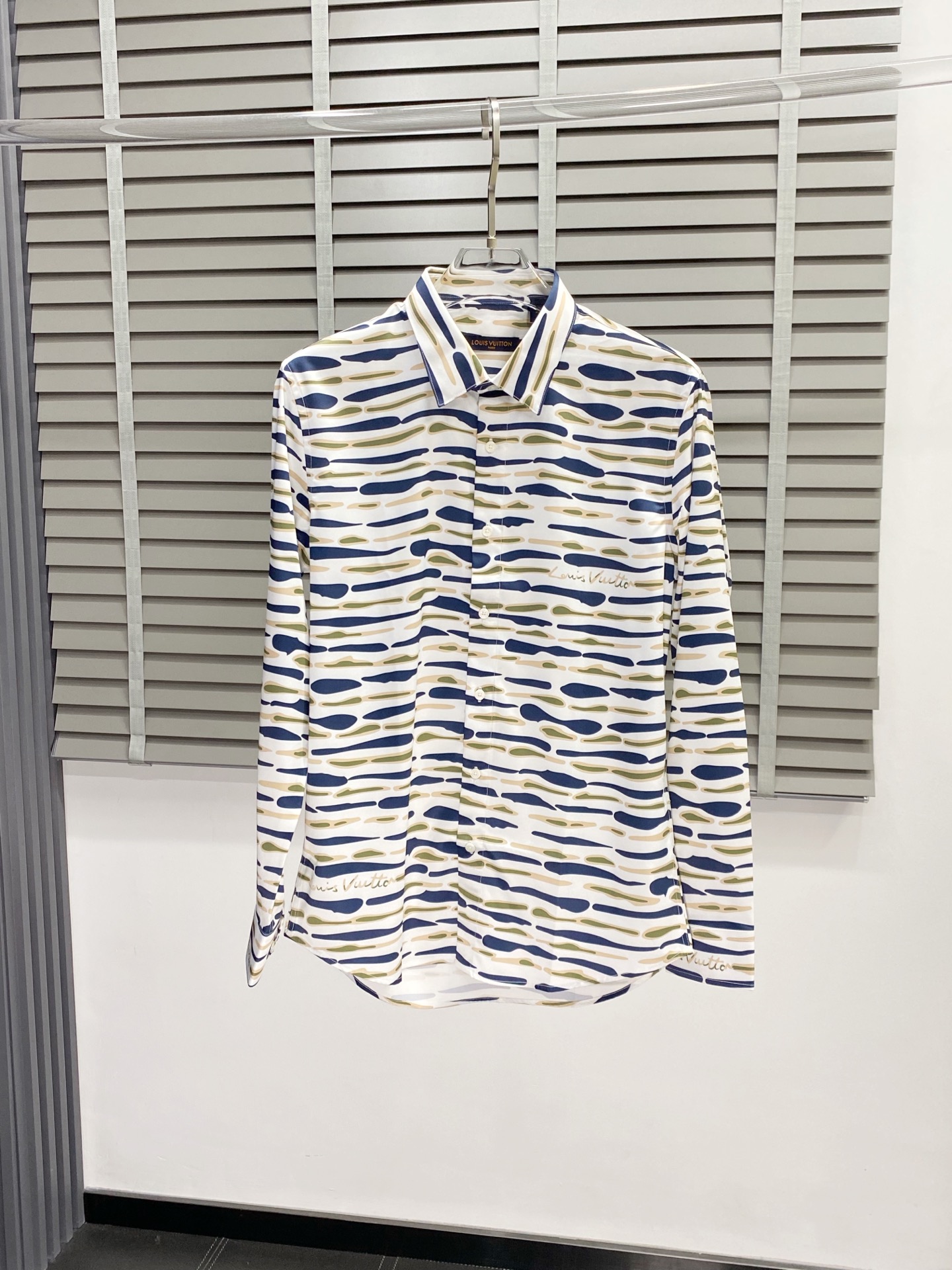。Louis Vuitton路易威登💥独家专供新款男士休闲衬衫 高端定制 高端版本 时尚百搭爆款⚠️⚠️