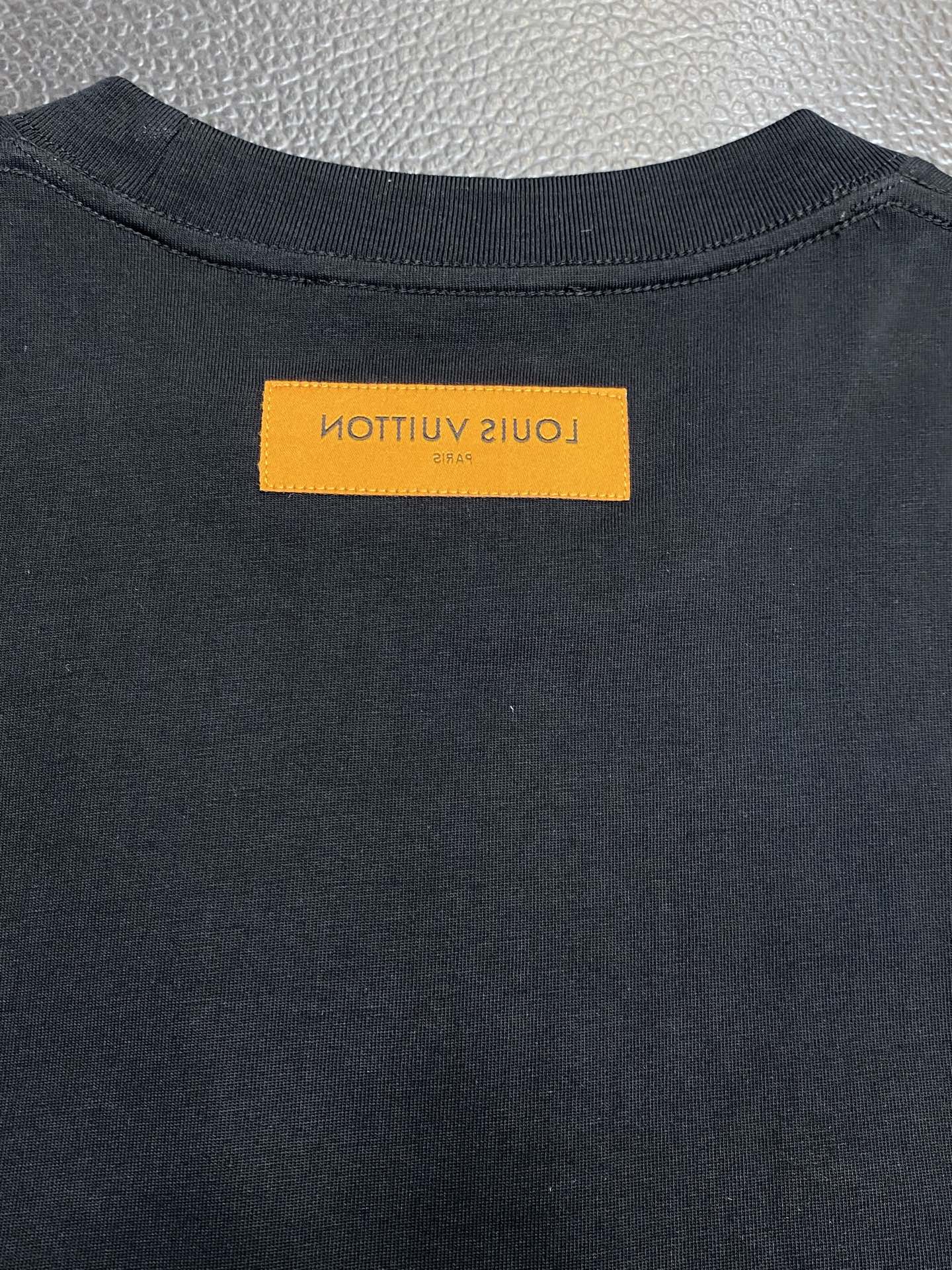 。Louis Vuitton路易威登💥独家专供新款原单男士休闲短袖 高端定制 高端版本 时尚百搭爆款⚠️