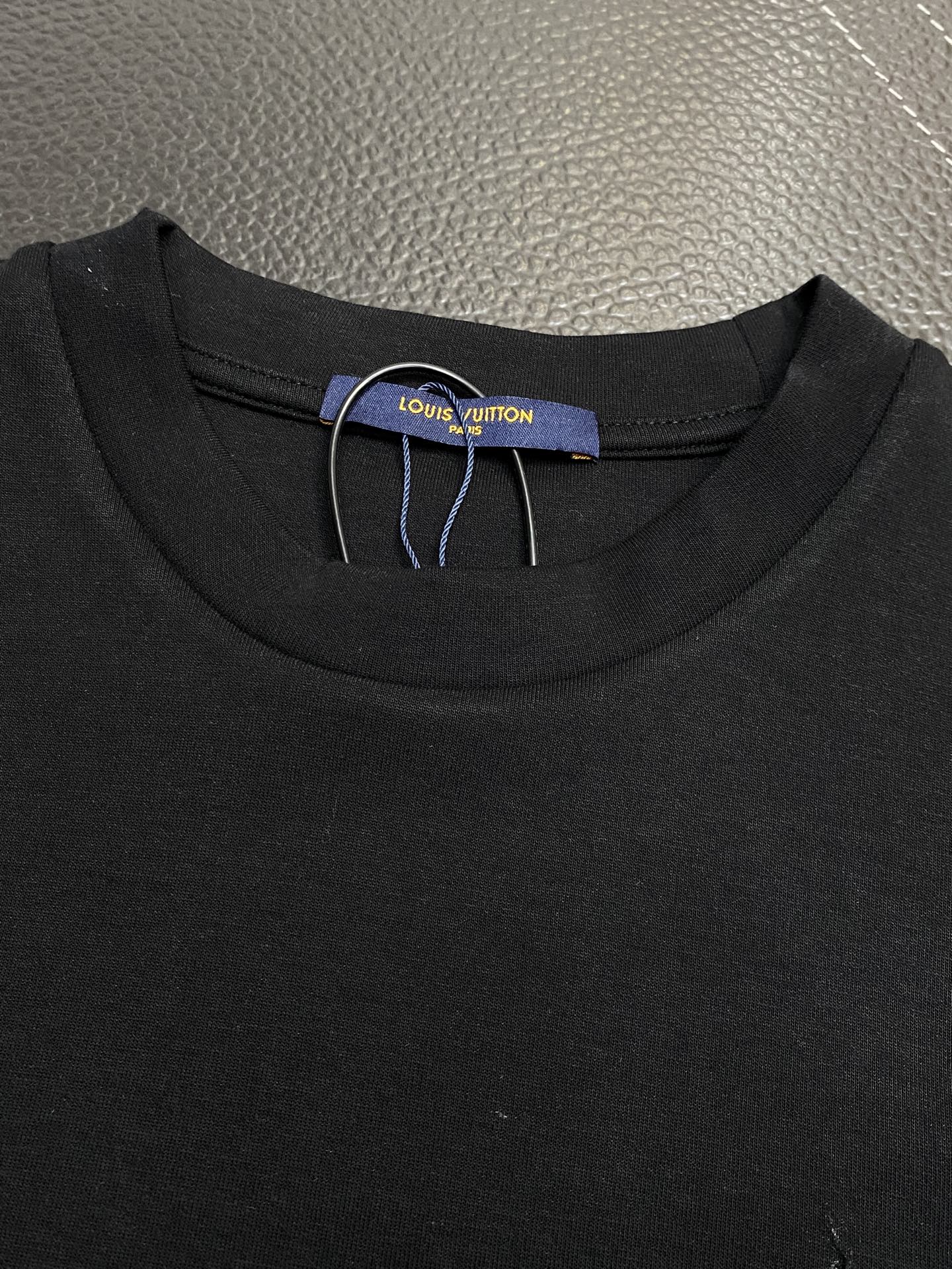 。Louis Vuitton路易威登💥独家专供新款原单男士休闲短袖 高端定制 高端版本 时尚百搭爆款⚠️