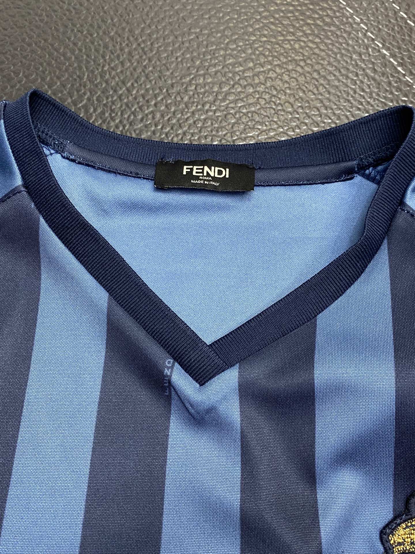 。FENDI芬迪💥独家专供新款原单男士休闲短袖 高端定制 高端版本 时尚百搭爆款⚠️⚠️✨✨进口面料 手