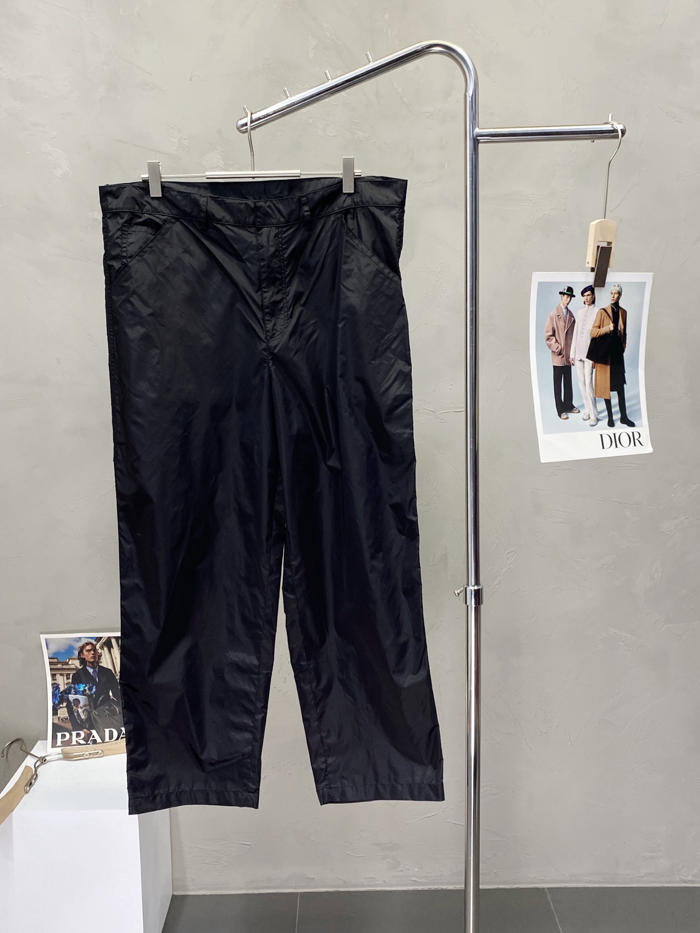 。Prada普拉达💥独家专供新款春夏休闲裤 高端版本！专柜定制面料 透气舒适度高，细节无可挑剔，品牌元素