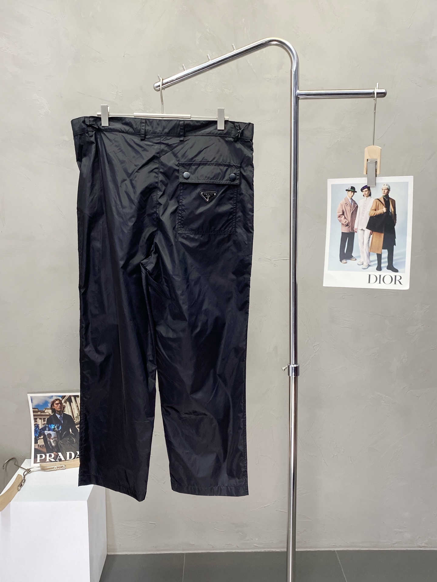 。Prada普拉达💥独家专供新款春夏休闲裤 高端版本！专柜定制面料 透气舒适度高，细节无可挑剔，品牌元素