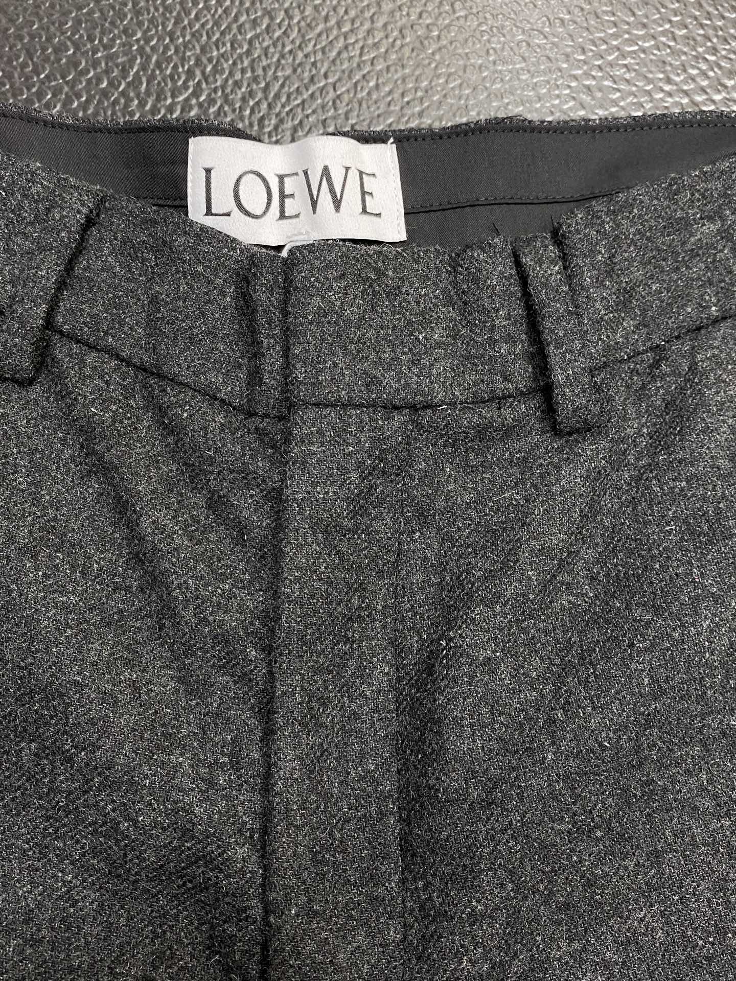 。LOEWE罗意威💥独家专供新款春夏短裤🩳高端版本！专柜定制面料 透气舒适度高，细节无可挑剔，品牌元素设