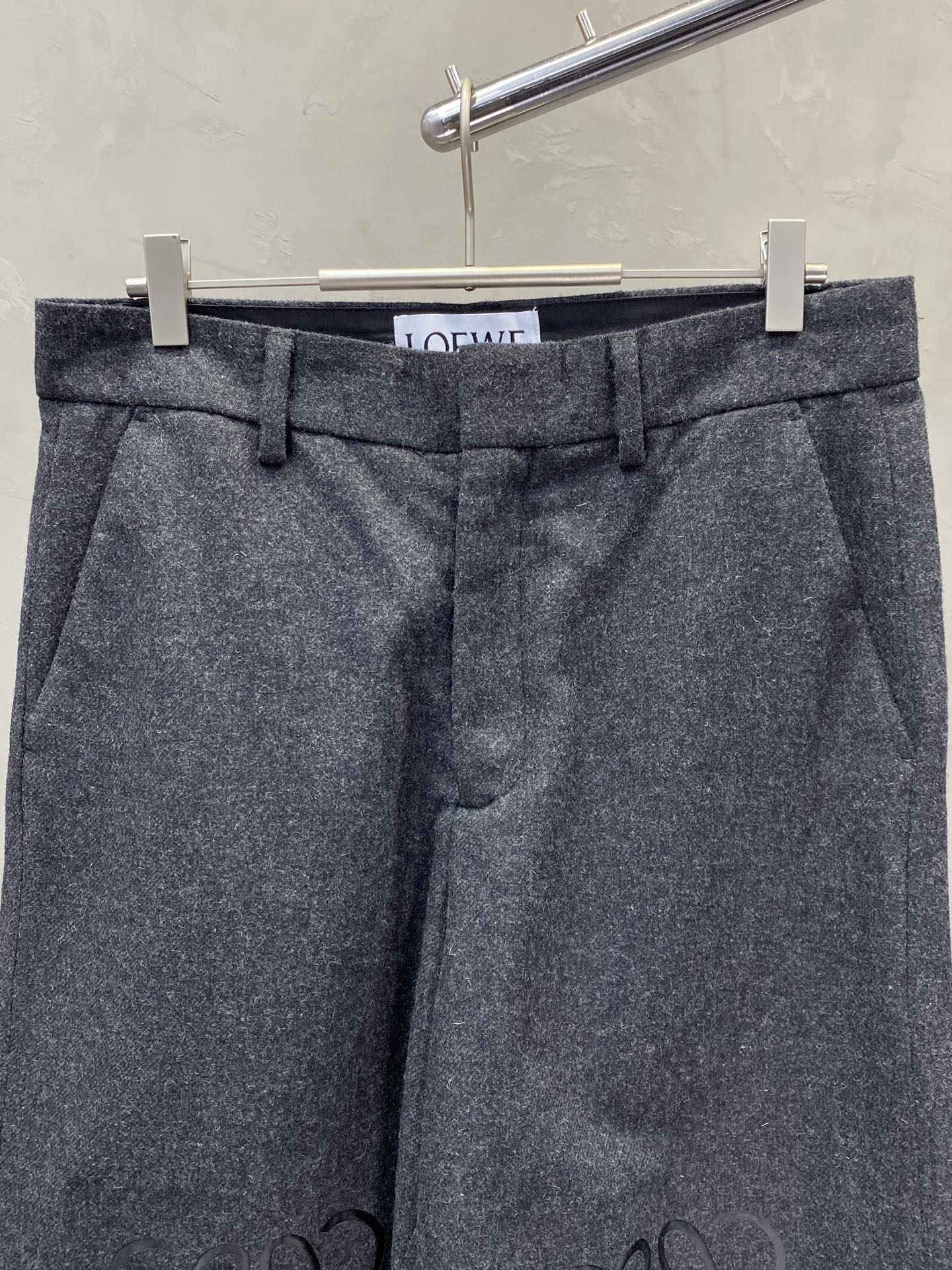 。LOEWE罗意威💥独家专供新款春夏短裤🩳高端版本！专柜定制面料 透气舒适度高，细节无可挑剔，品牌元素设