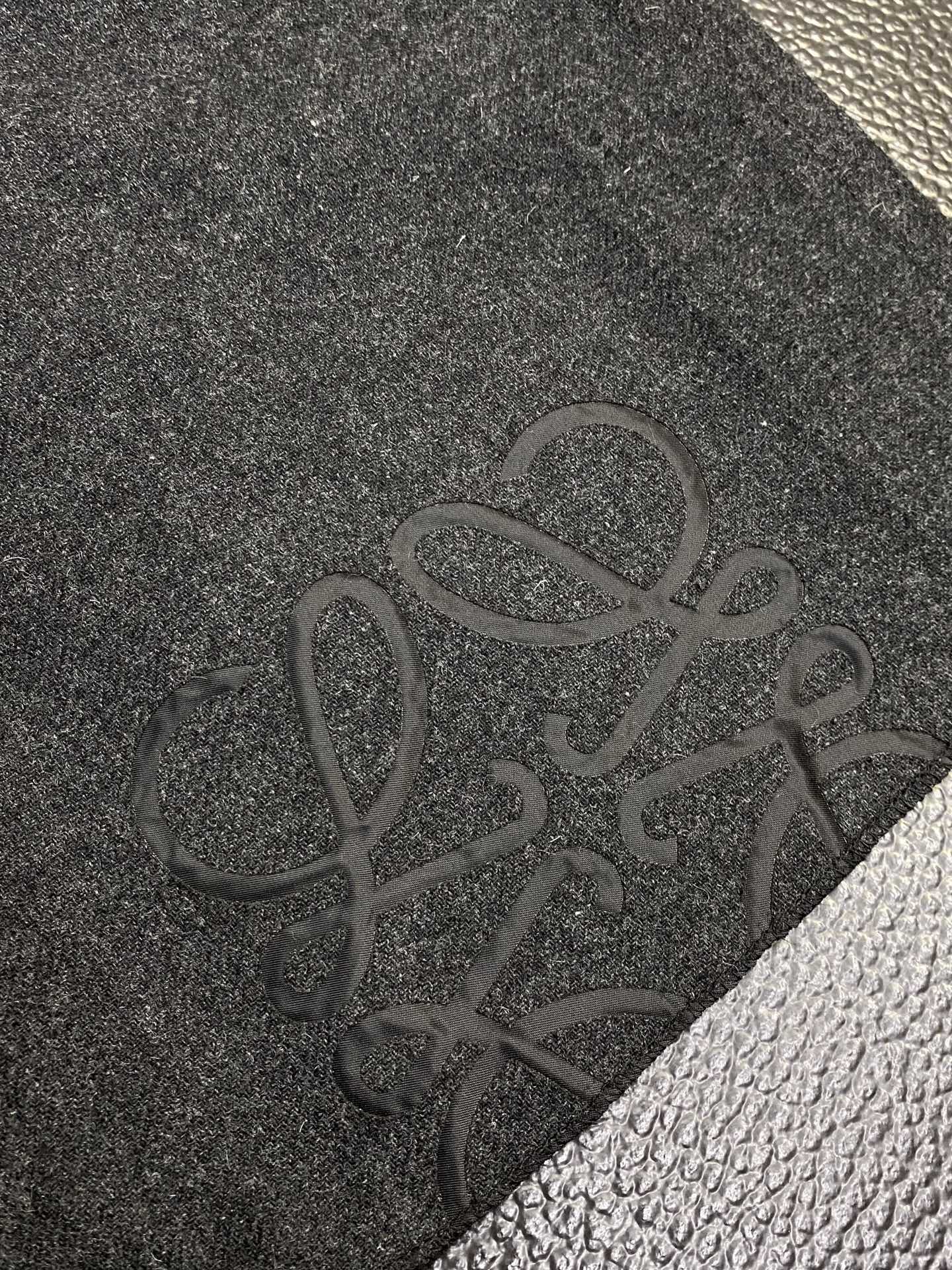 。LOEWE罗意威💥独家专供新款春夏短裤🩳高端版本！专柜定制面料 透气舒适度高，细节无可挑剔，品牌元素设