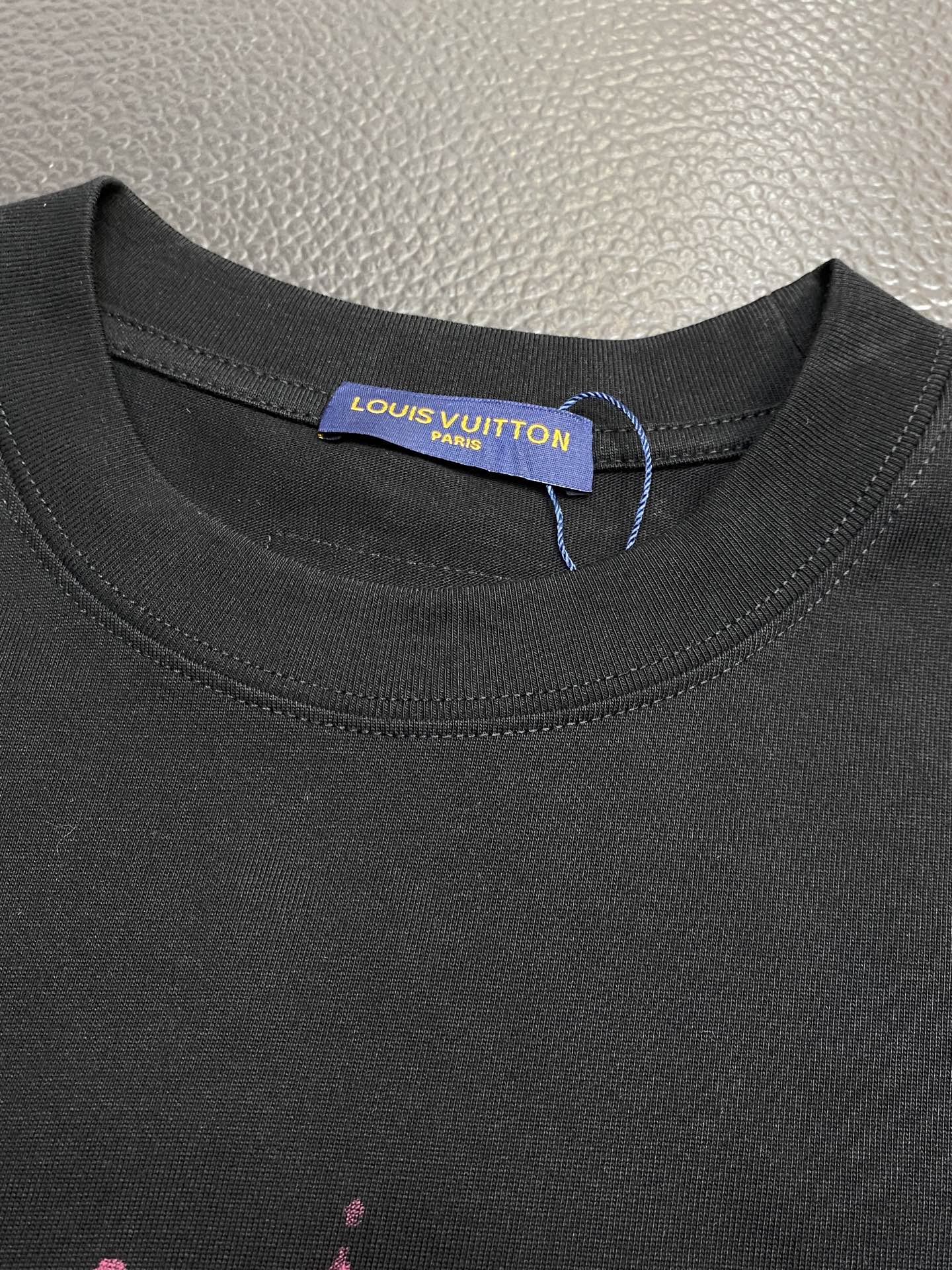 。Louis Vuitton路易威登💥独家专供新款原单男士休闲短袖 高端定制 高端版本 时尚百搭爆款⚠️