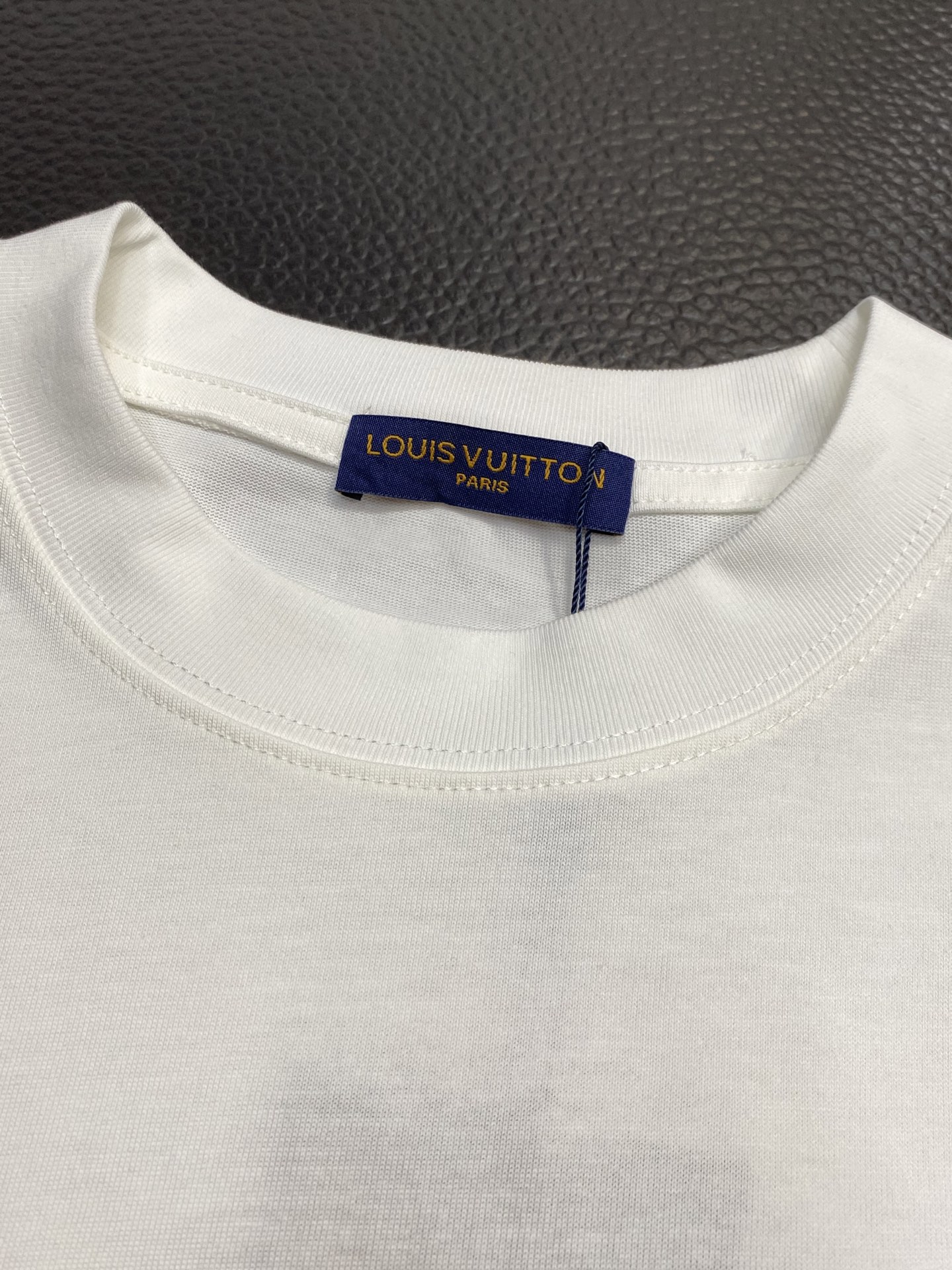 。Louis Vuitton路易威登💥独家专供新款原单男士休闲短袖 高端  高端版本 时尚百搭爆款⚠️⚠
