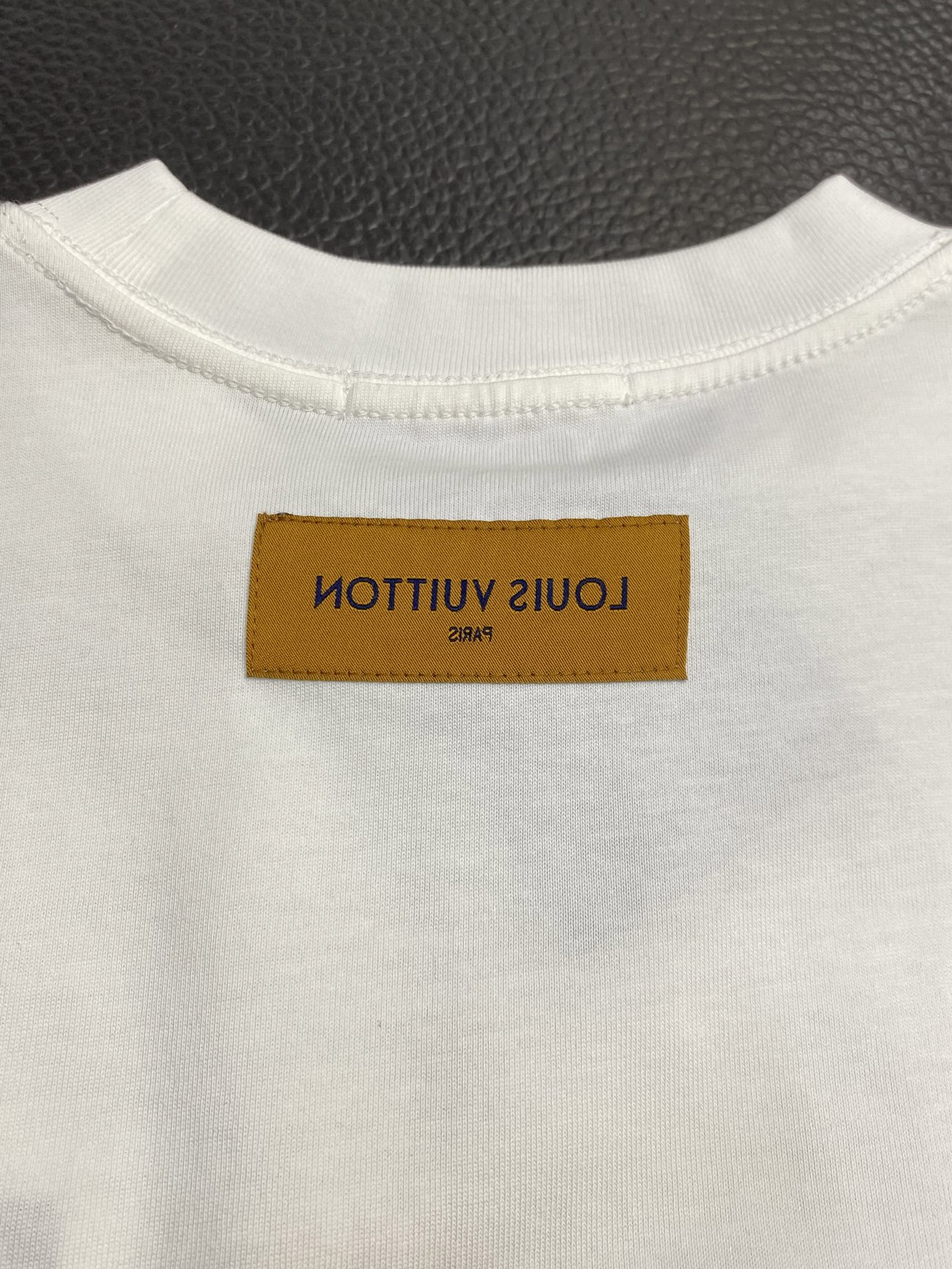 。Louis Vuitton路易威登💥独家专供新款原单男士休闲短袖 高端  高端版本 时尚百搭爆款⚠️⚠