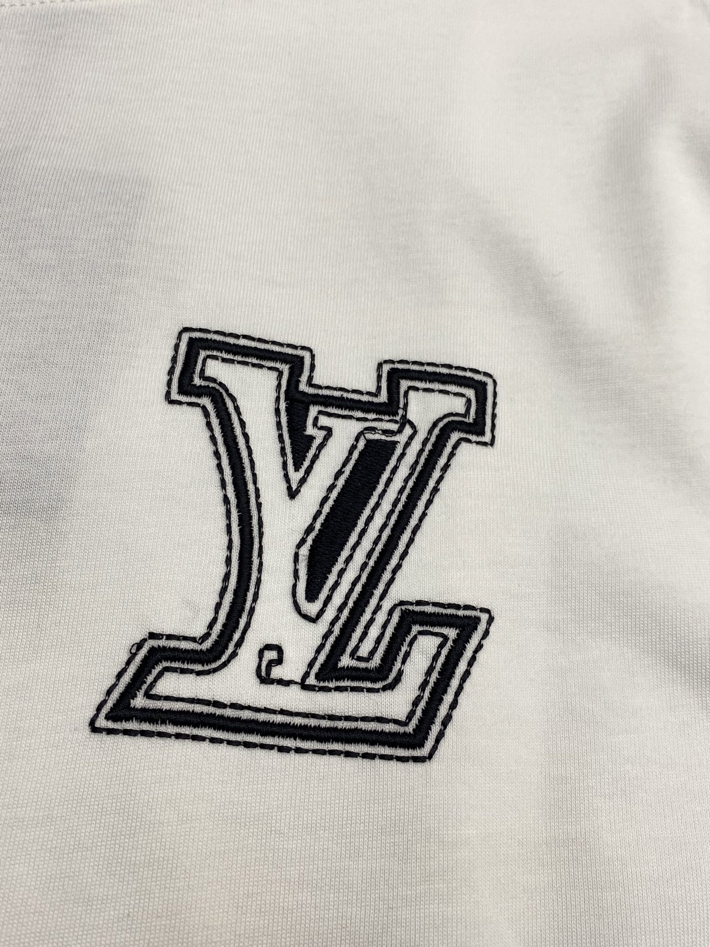 。Louis Vuitton路易威登💥独家专供新款原单男士休闲短袖 高端  高端版本 时尚百搭爆款⚠️⚠