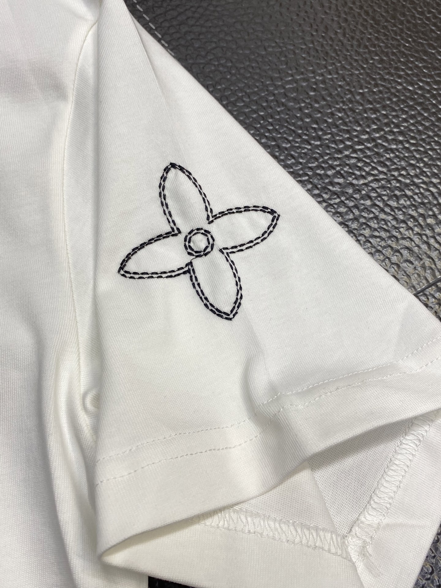 。Louis Vuitton路易威登💥独家专供新款原单男士休闲短袖 高端  高端版本 时尚百搭爆款⚠️⚠