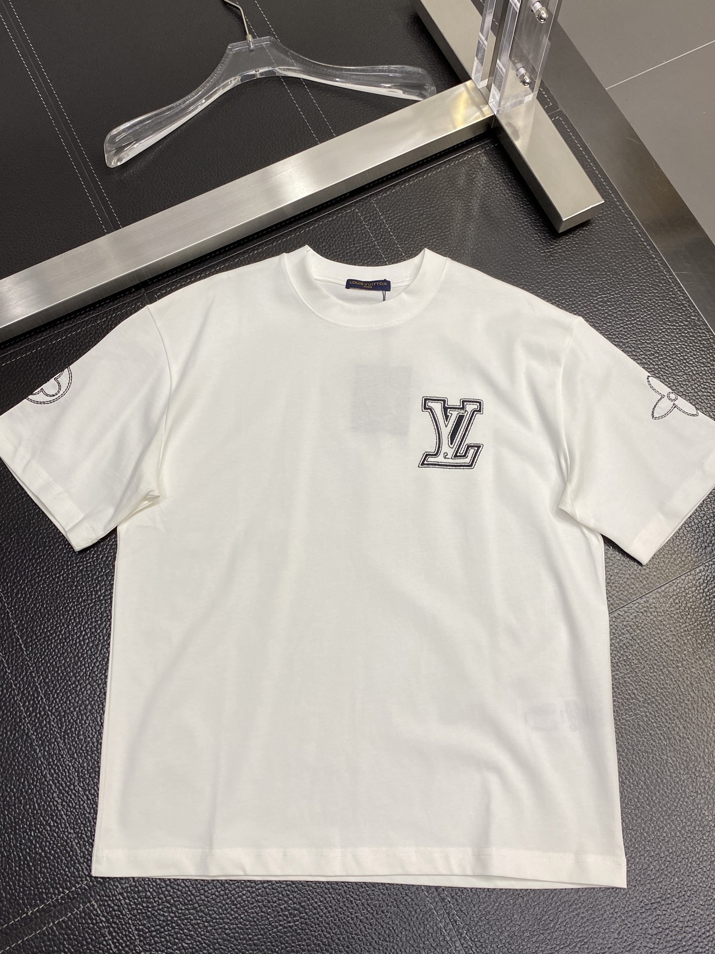 。Louis Vuitton路易威登💥独家专供新款原单男士休闲短袖 高端  高端版本 时尚百搭爆款⚠️⚠