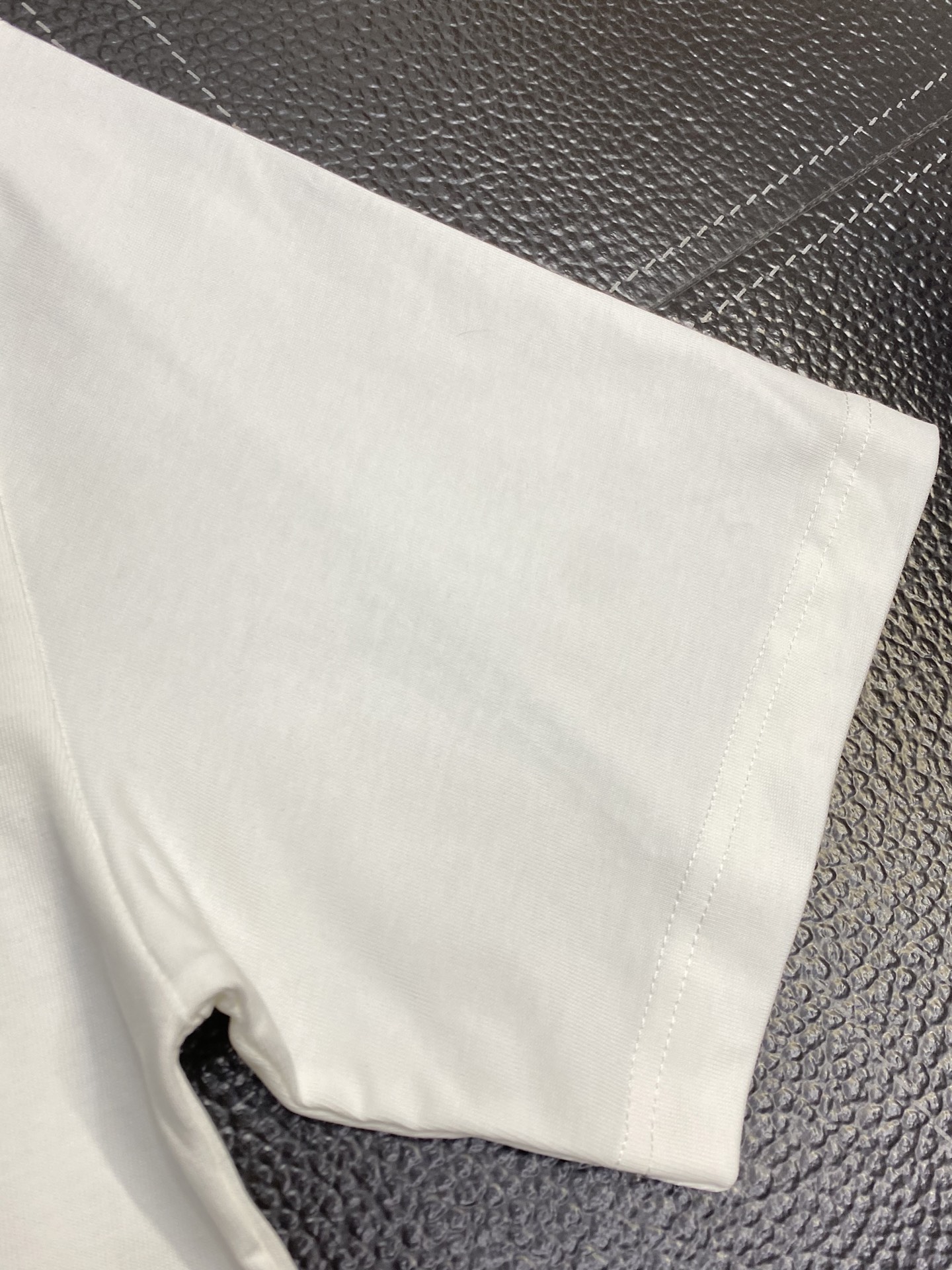 。Louis Vuitton路易威登💥独家专供新款原单男士休闲短袖 高端定制 高端版本 时尚百搭爆款⚠️