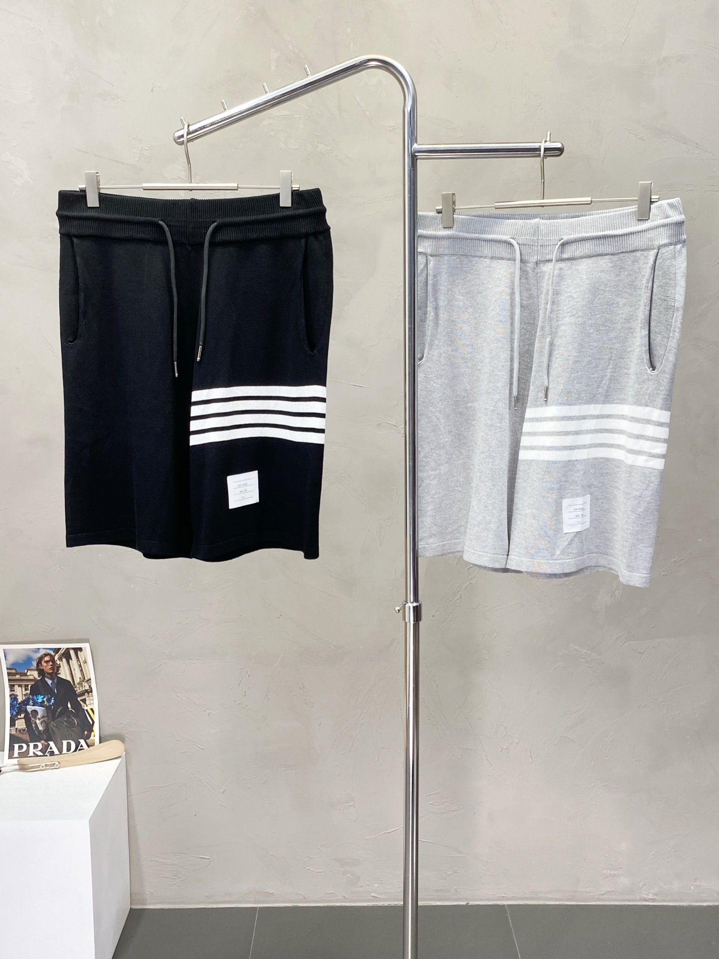 。THOM BROWNE汤姆布朗💥独家专供新款休闲短裤🩳高端版本 专柜 面料 透气舒适度高，细节无可挑剔