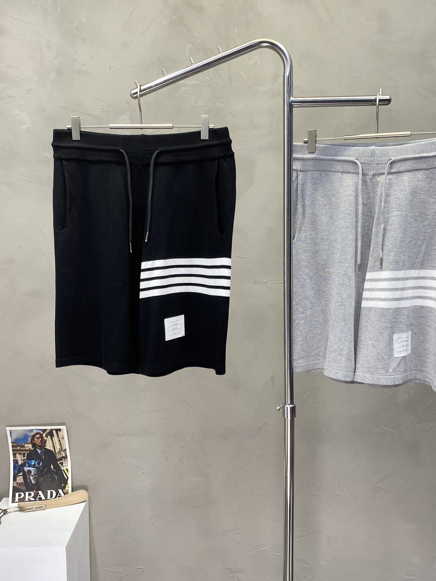 。THOM BROWNE汤姆布朗💥独家专供新款休闲短裤🩳高端版本 专柜 面料 透气舒适度高，细节无可挑剔