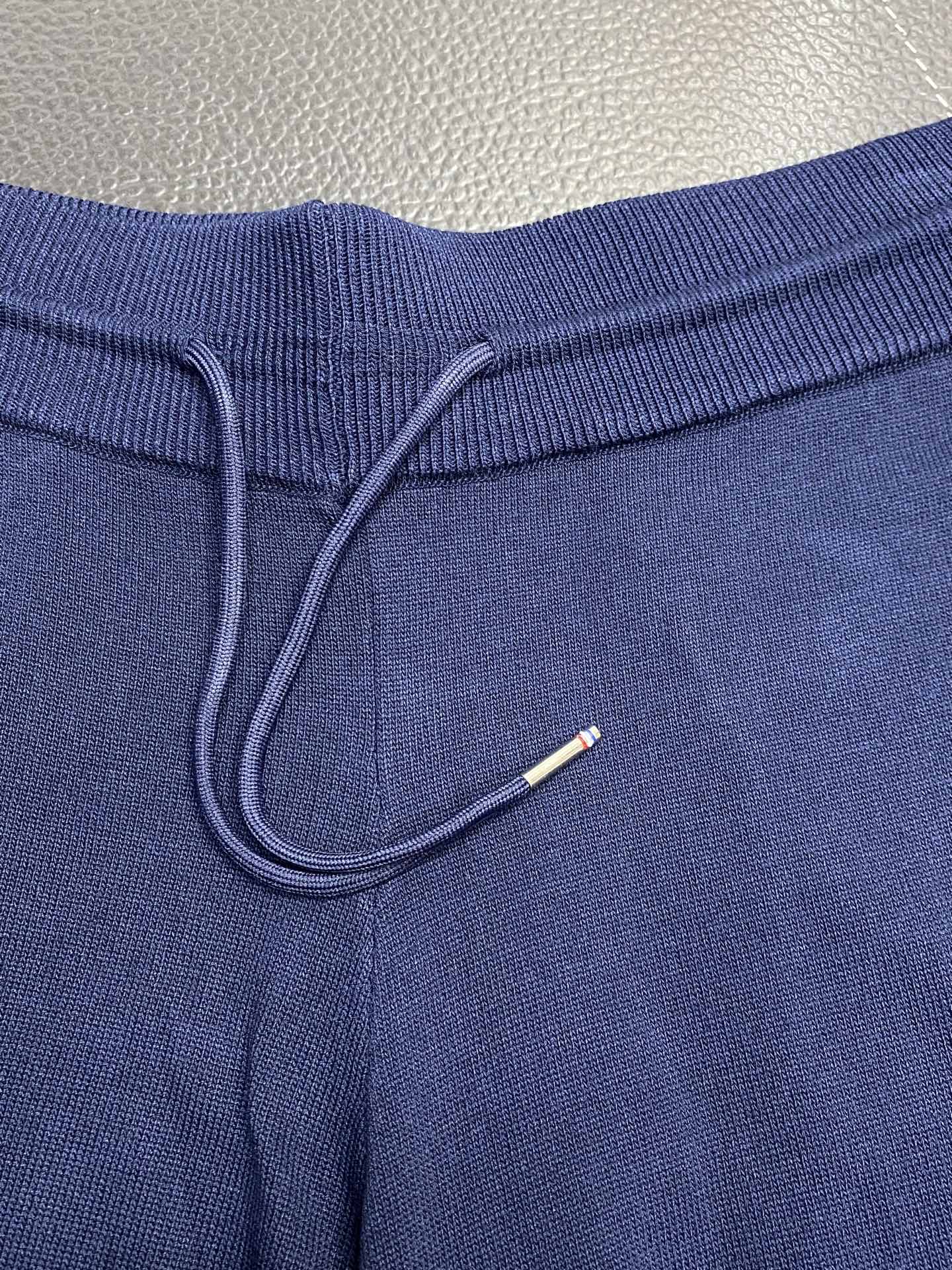 。THOM BROWNE汤姆布朗💥独家专供新款休闲短裤🩳高端版本 专柜 面料 透气舒适度高，细节无可挑剔