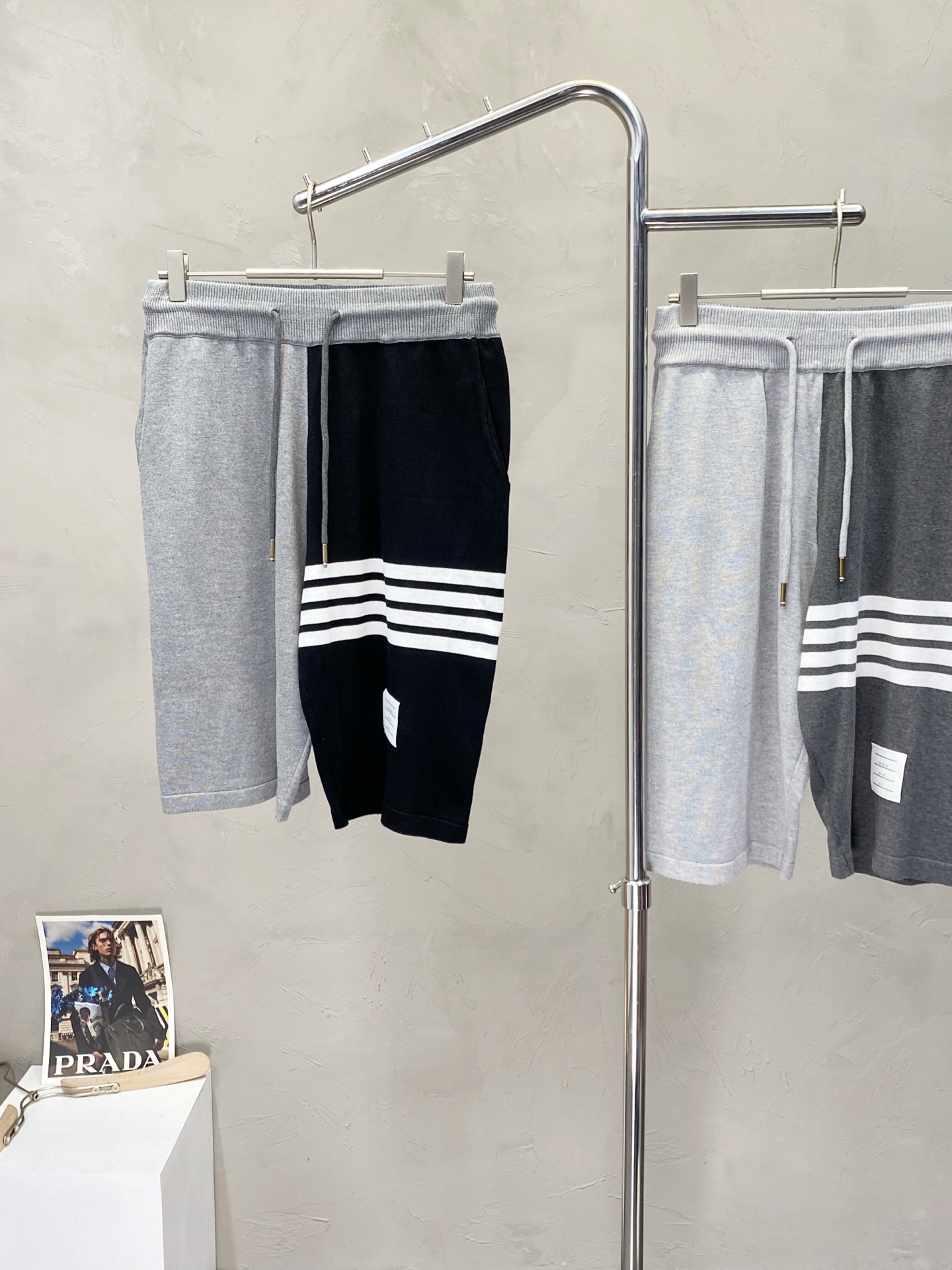 。THOM BROWNE汤姆布朗💥独家专供新款休闲短裤🩳高端版本 专柜定制面料 透气舒适度高，细节无可挑