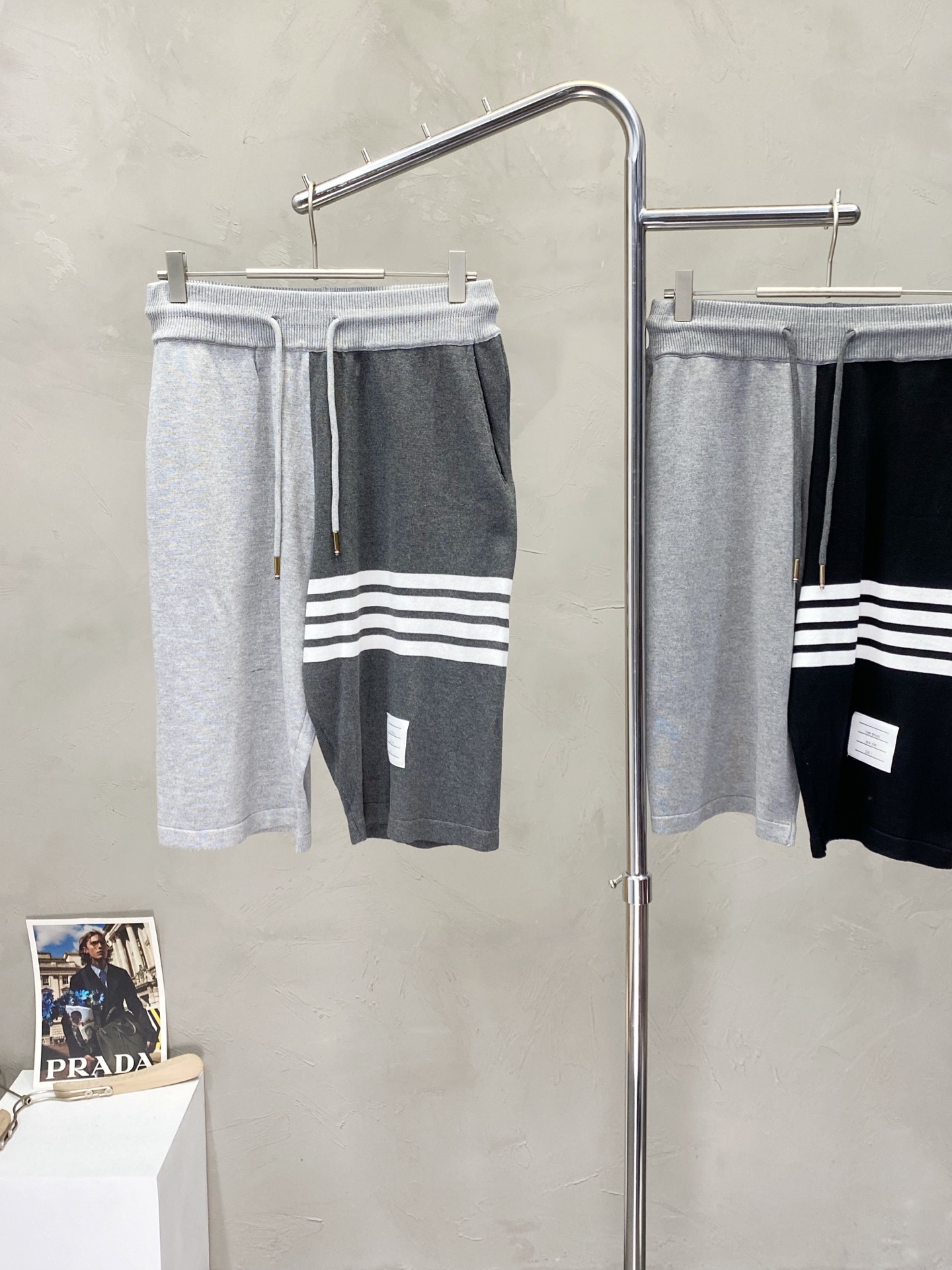 。THOM BROWNE汤姆布朗💥独家专供新款休闲短裤🩳高端版本 专柜定制面料 透气舒适度高，细节无可挑