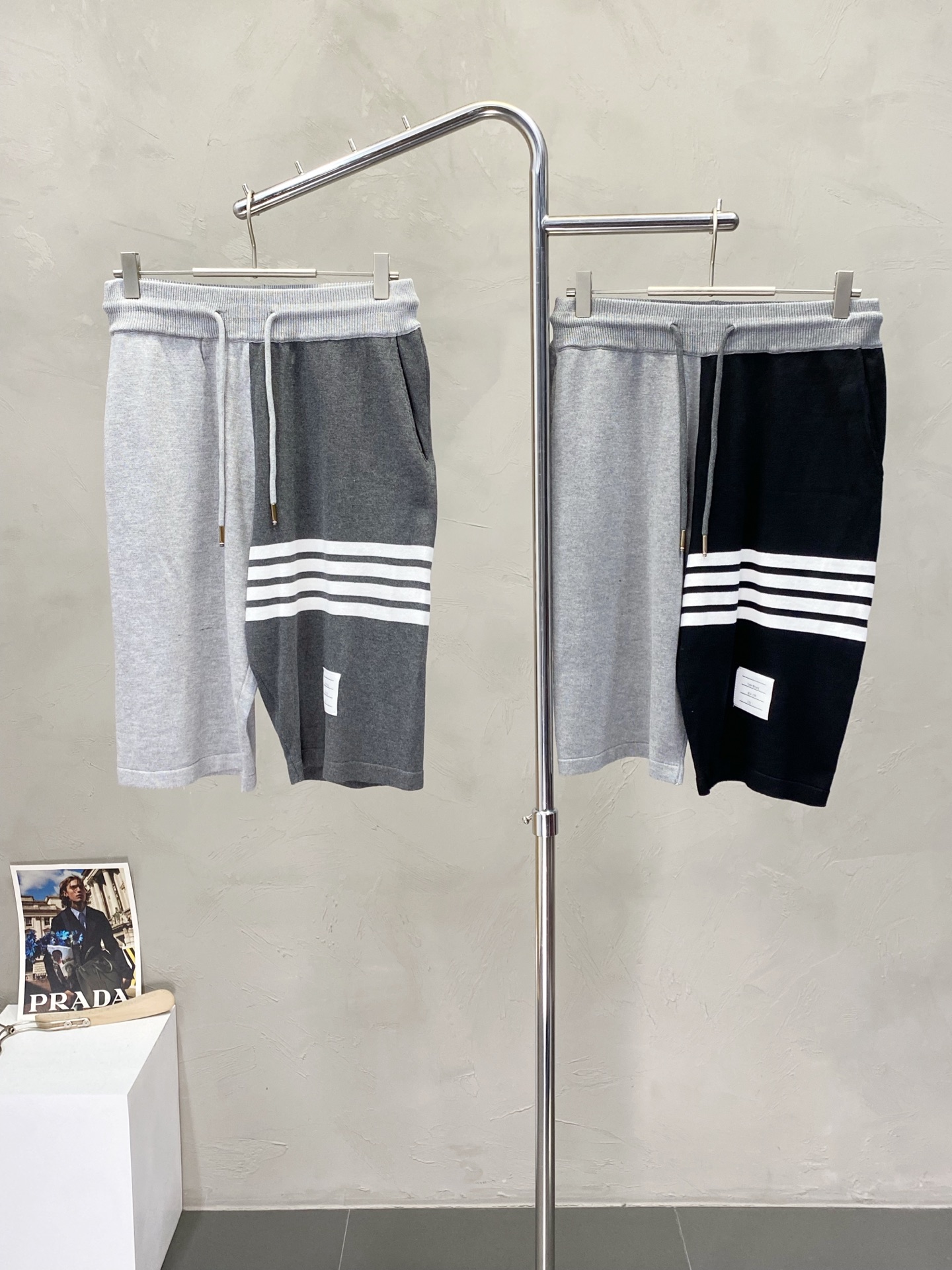 。THOM BROWNE汤姆布朗💥独家专供新款休闲短裤🩳高端版本 专柜定制面料 透气舒适度高，细节无可挑