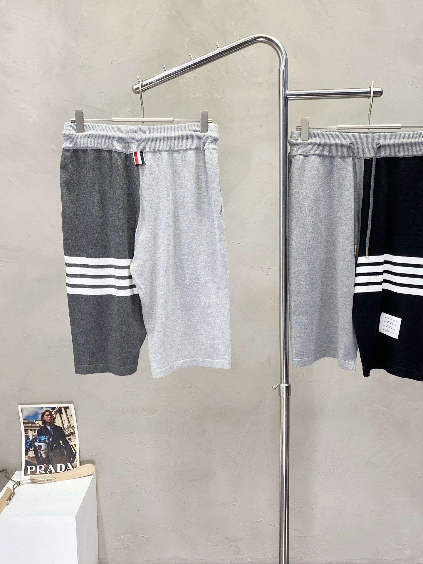 。THOM BROWNE汤姆布朗💥独家专供新款休闲短裤🩳高端版本 专柜定制面料 透气舒适度高，细节无可挑