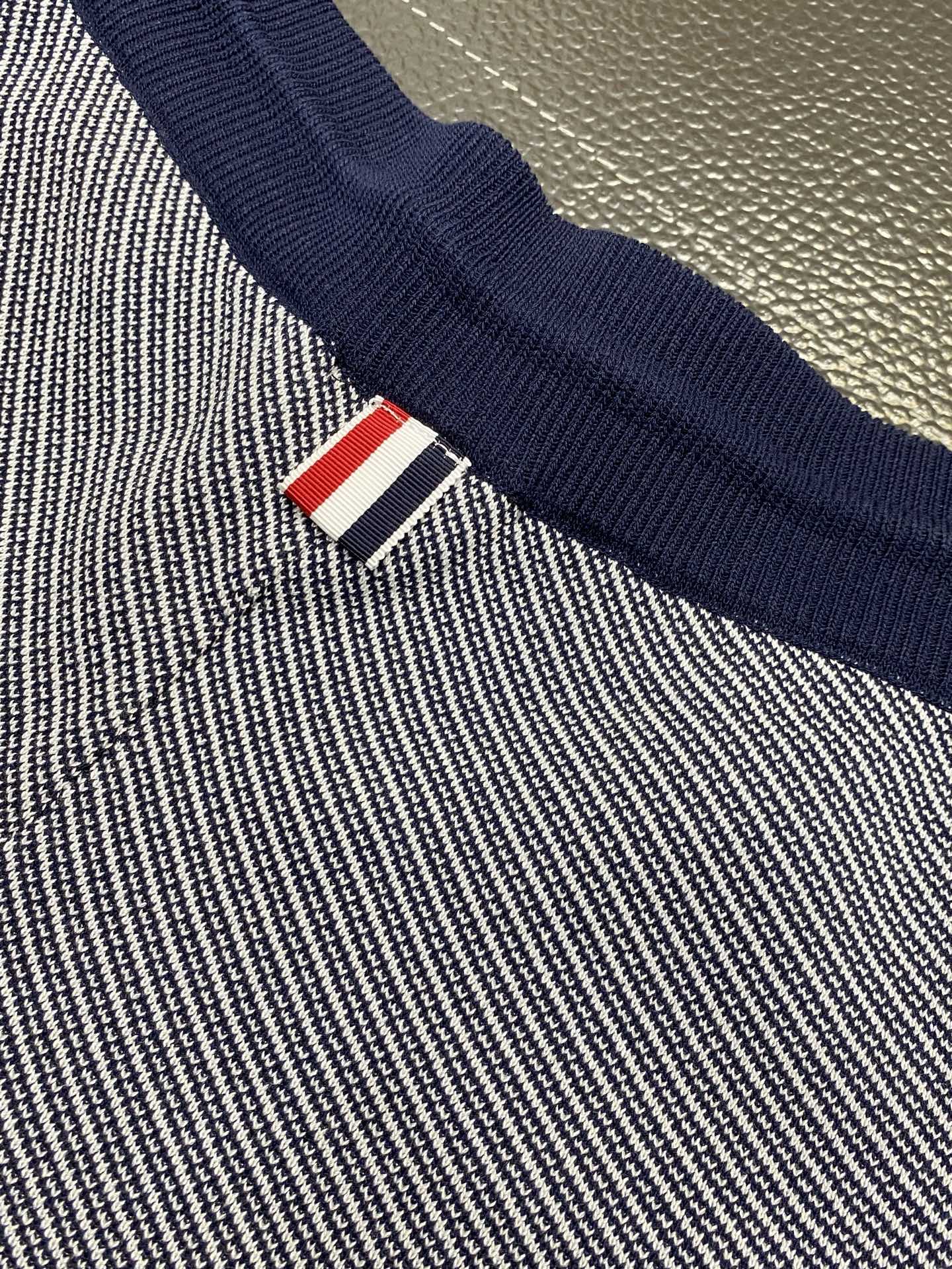 。THOM BROWNE汤姆布朗💥独家专供新款休闲短裤🩳高端版本 专柜定制面料 透气舒适度高，细节无可挑