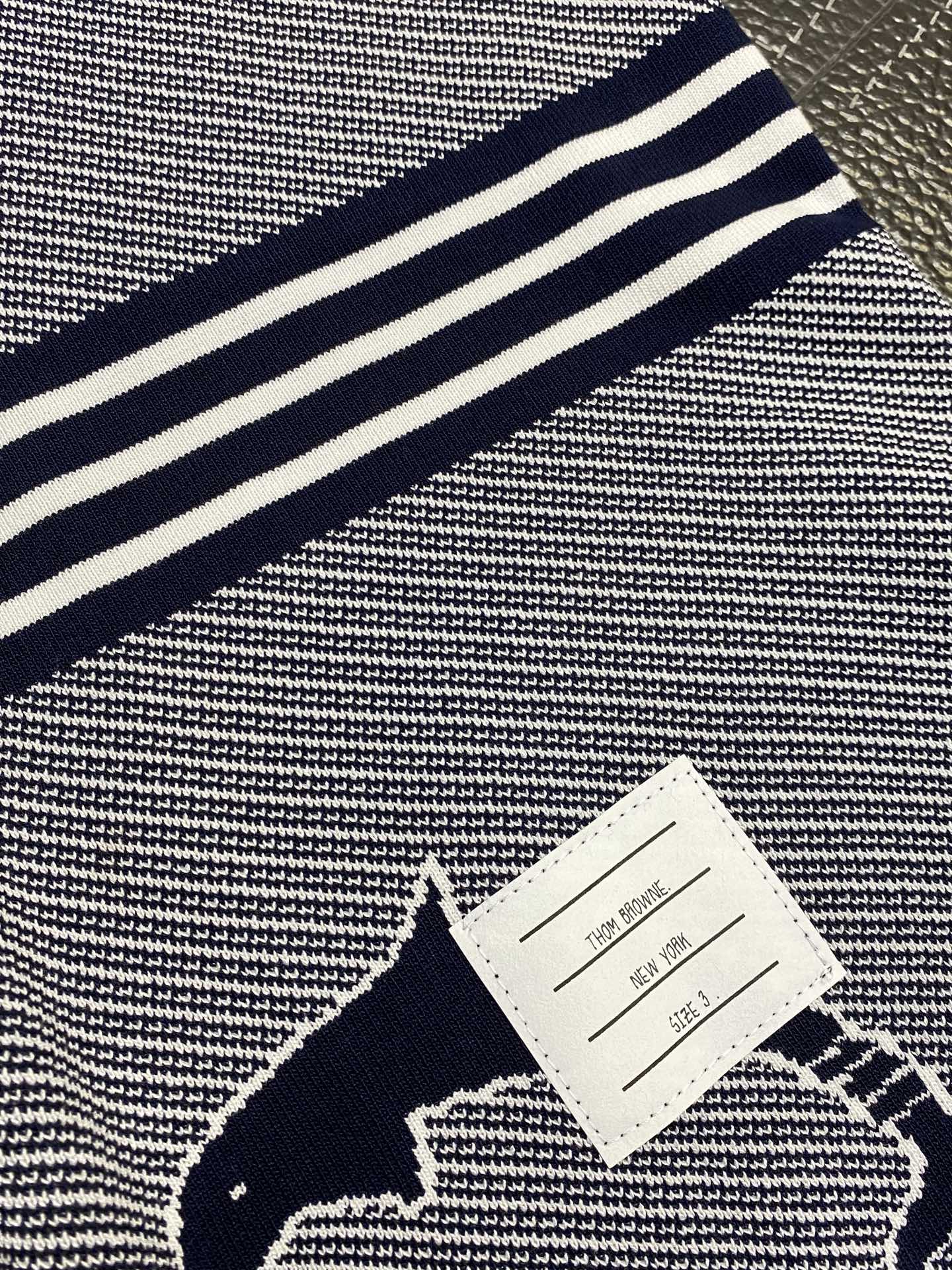 。THOM BROWNE汤姆布朗💥独家专供新款休闲短裤🩳高端版本 专柜定制面料 透气舒适度高，细节无可挑