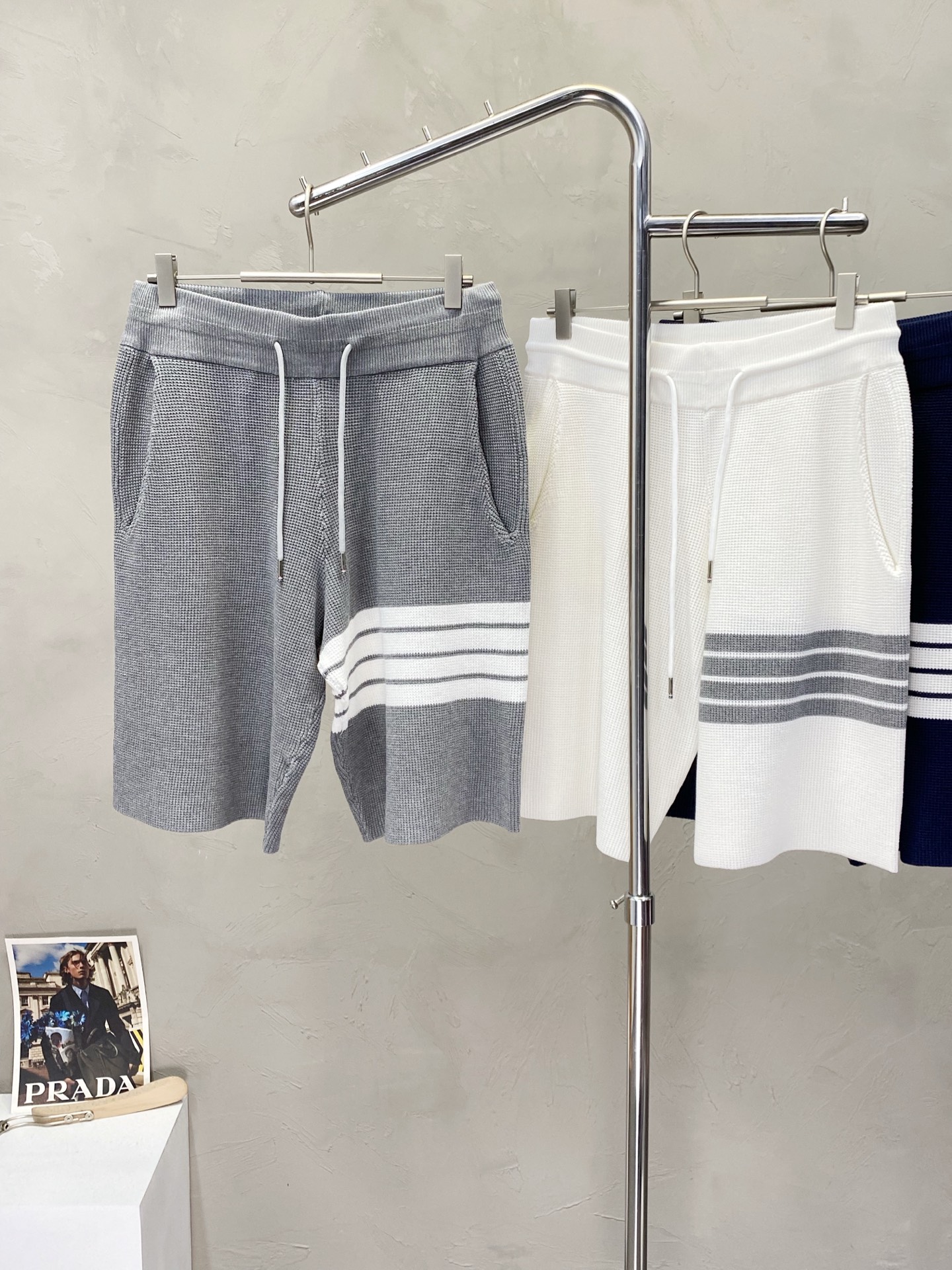 。THOM BROWNE汤姆布朗💥独家专供新款休闲短裤🩳高端版本 专柜 面料 透气舒适度高，细节无可挑剔