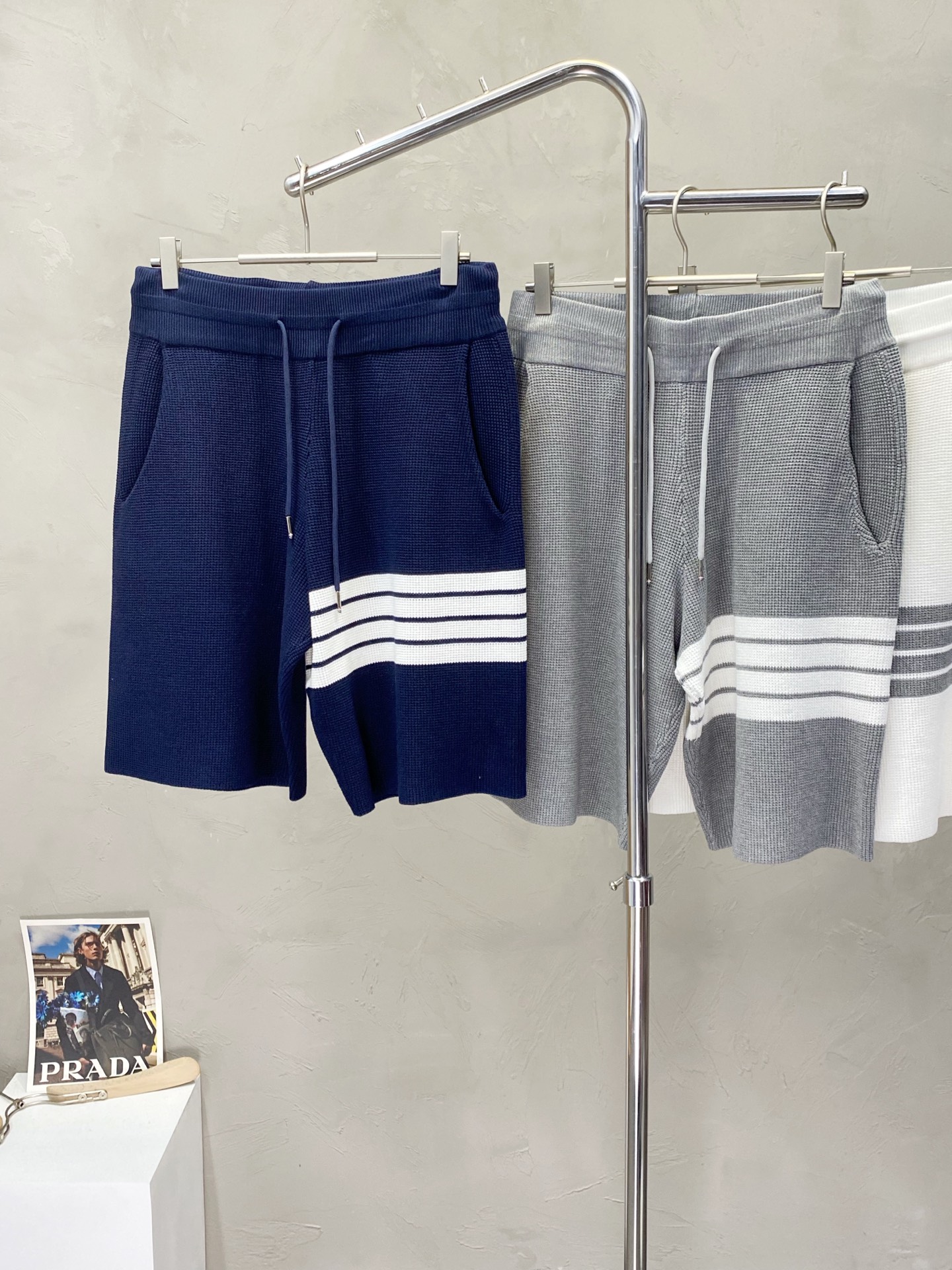 。THOM BROWNE汤姆布朗💥独家专供新款休闲短裤🩳高端版本 专柜 面料 透气舒适度高，细节无可挑剔