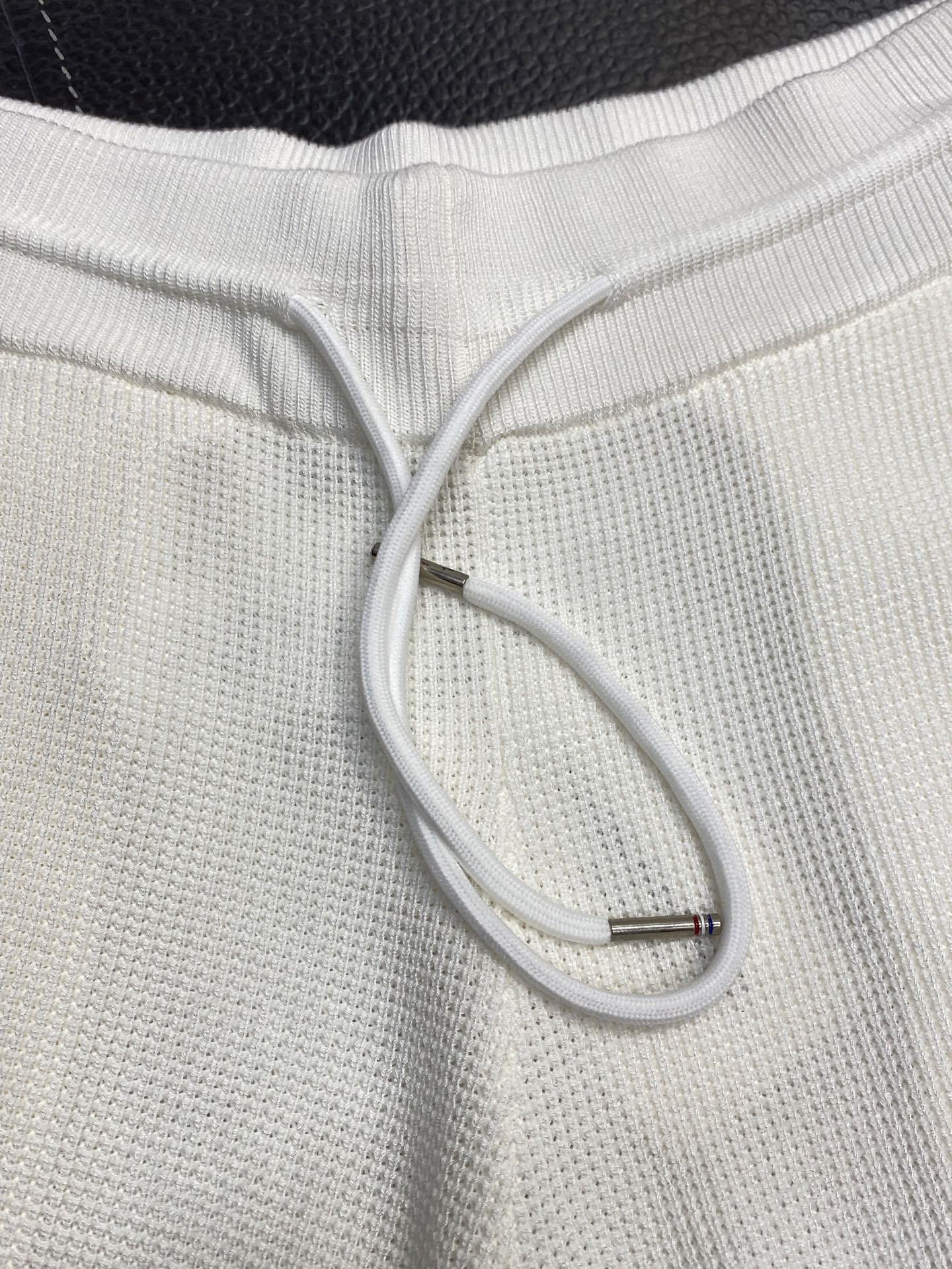 。THOM BROWNE汤姆布朗💥独家专供新款休闲短裤🩳高端版本 专柜 面料 透气舒适度高，细节无可挑剔