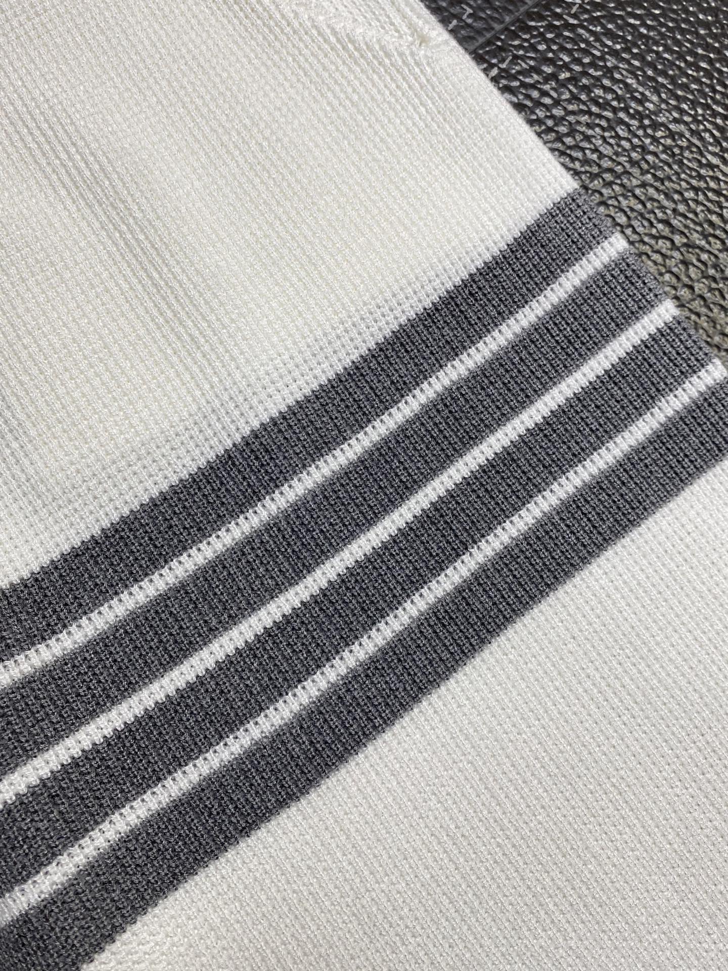 。THOM BROWNE汤姆布朗💥独家专供新款休闲短裤🩳高端版本 专柜 面料 透气舒适度高，细节无可挑剔