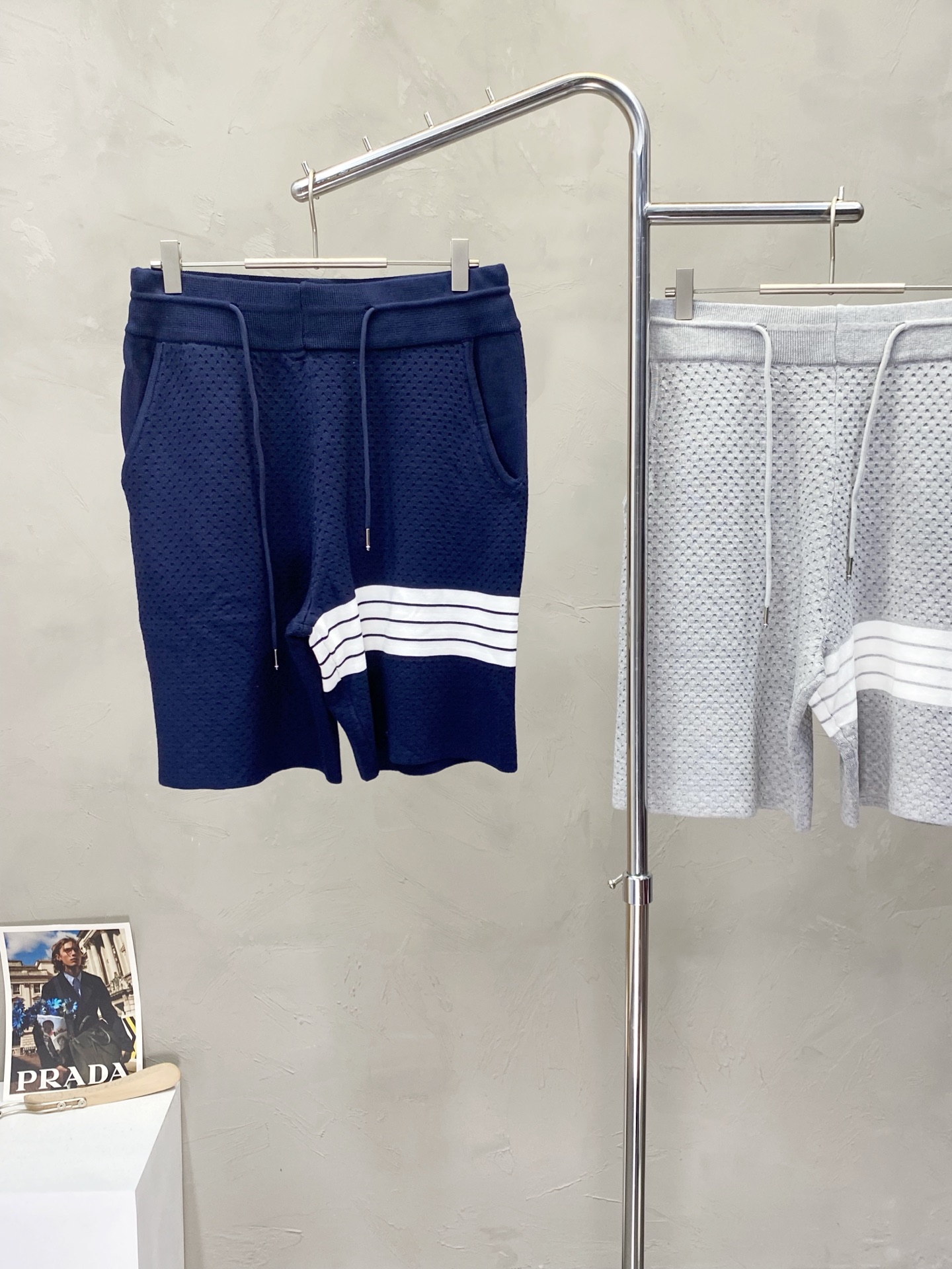 。THOM BROWNE汤姆布朗💥独家专供新款休闲短裤🩳高端版本 专柜定制面料 透气舒适度高，细节无可挑