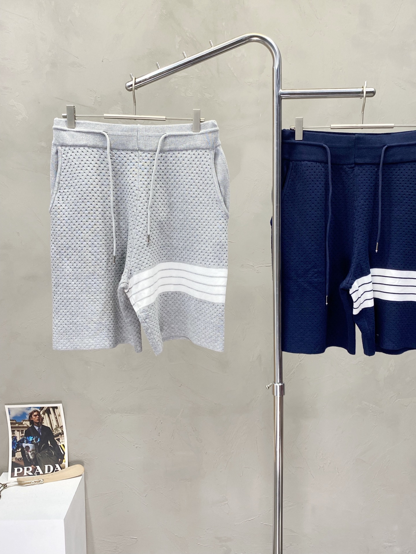 。THOM BROWNE汤姆布朗💥独家专供新款休闲短裤🩳高端版本 专柜定制面料 透气舒适度高，细节无可挑