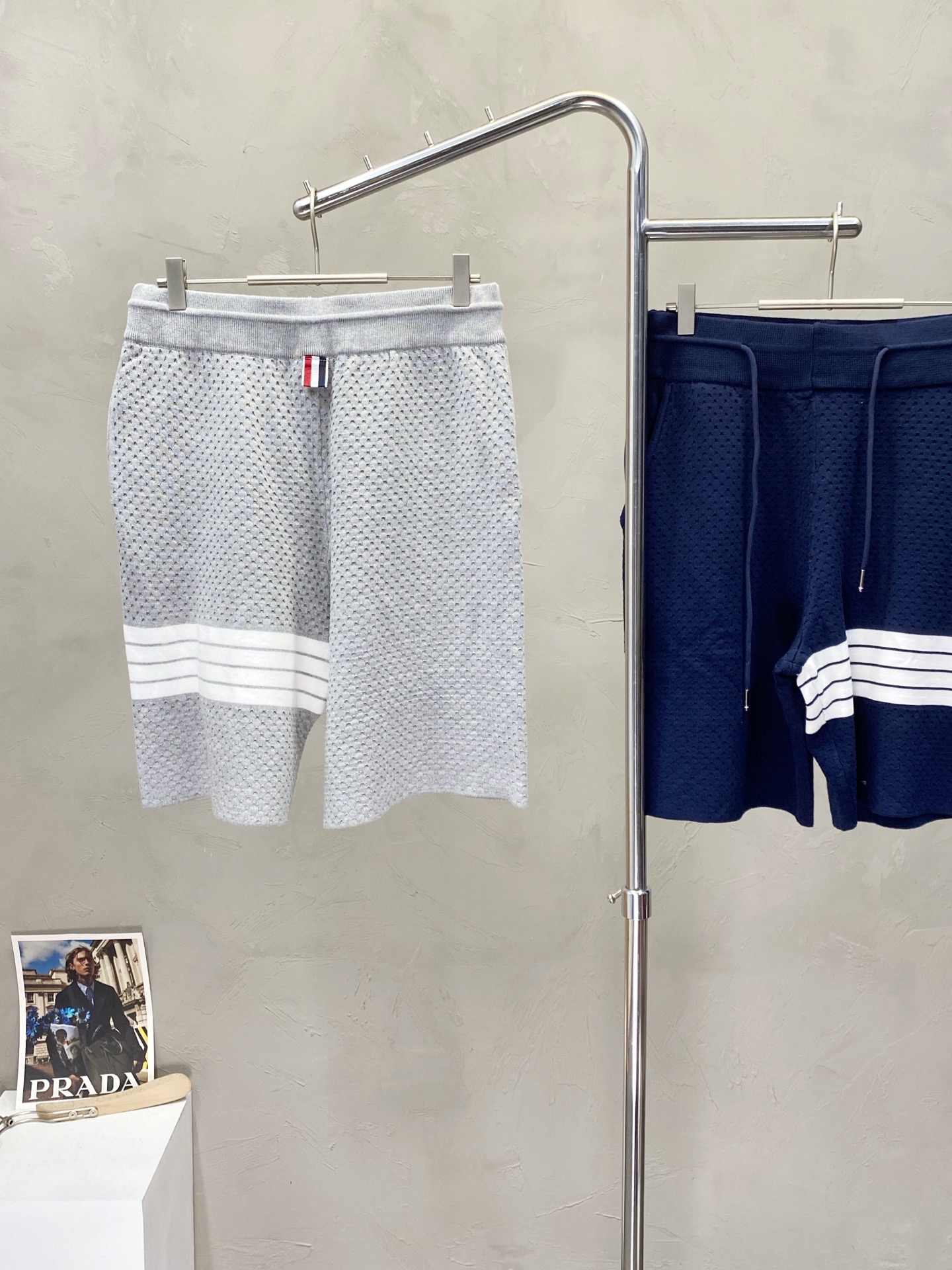 。THOM BROWNE汤姆布朗💥独家专供新款休闲短裤🩳高端版本 专柜定制面料 透气舒适度高，细节无可挑