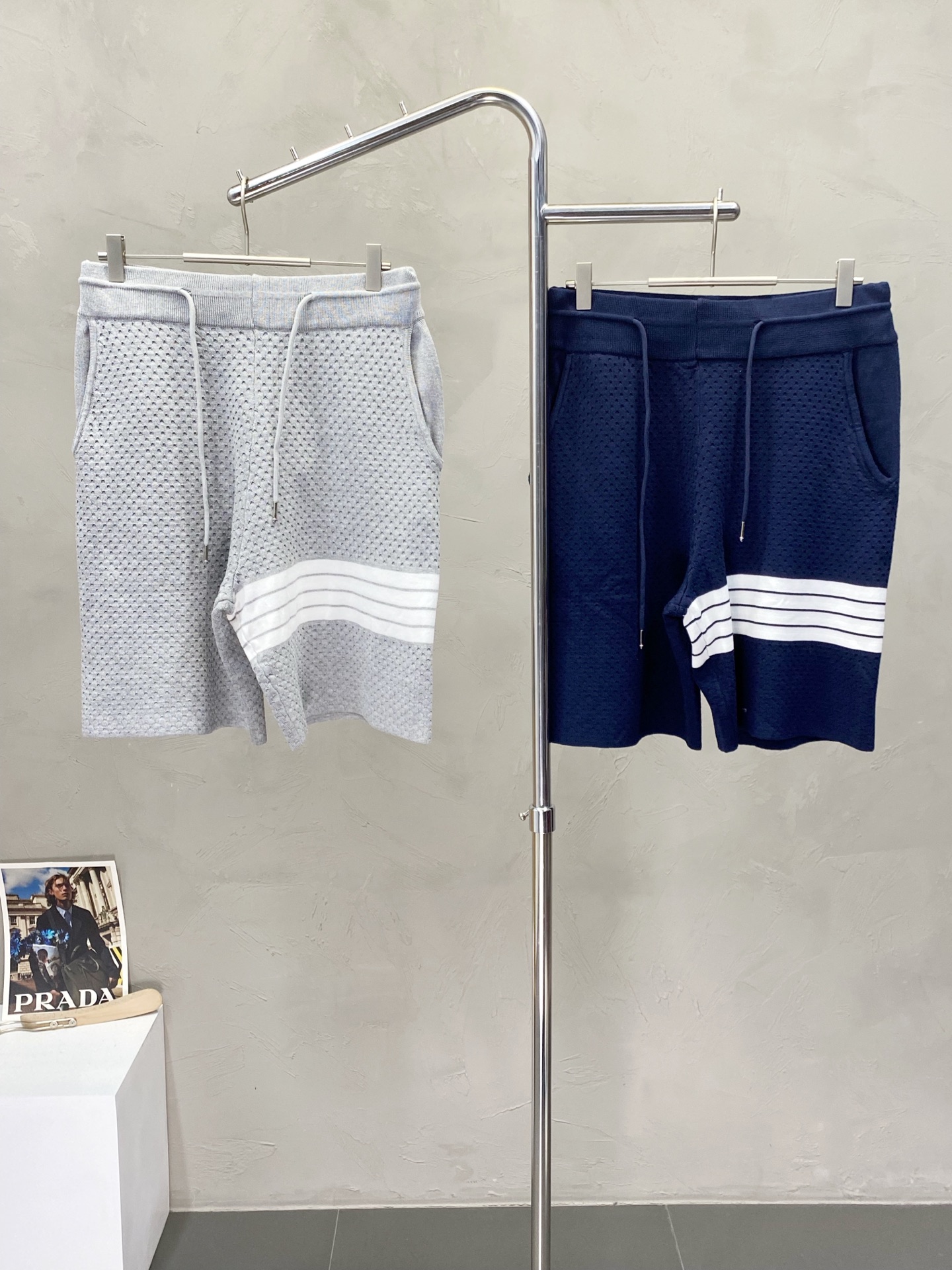 。THOM BROWNE汤姆布朗💥独家专供新款休闲短裤🩳高端版本 专柜定制面料 透气舒适度高，细节无可挑