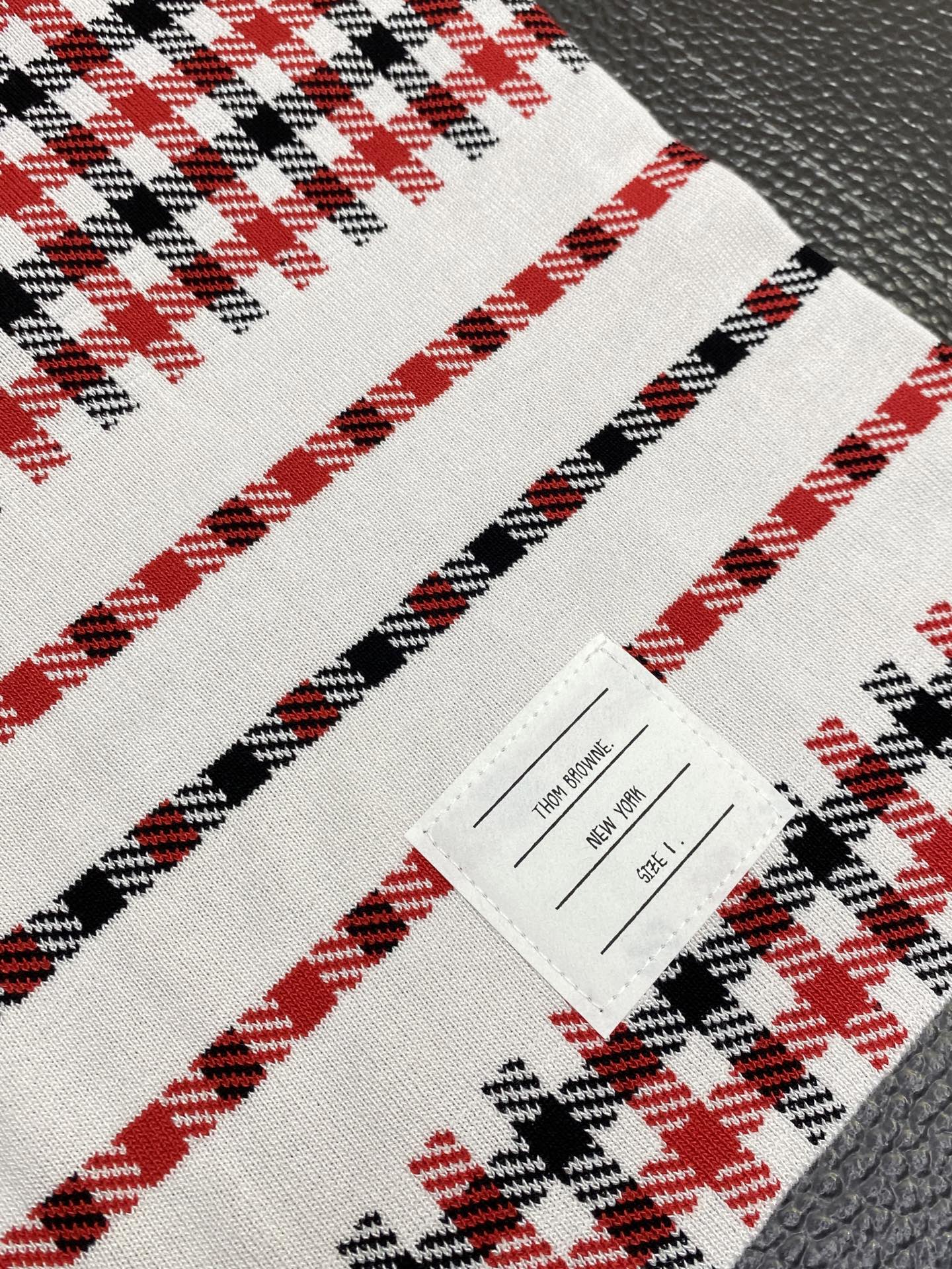 。THOM BROWNE汤姆布朗💥独家专供新款休闲短裤🩳高端版本 专柜定制面料 透气舒适度高，细节无可挑