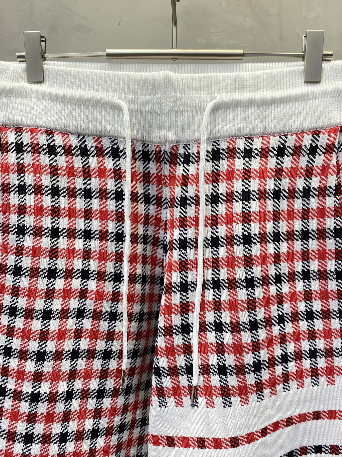 。THOM BROWNE汤姆布朗💥独家专供新款休闲短裤🩳高端版本 专柜定制面料 透气舒适度高，细节无可挑