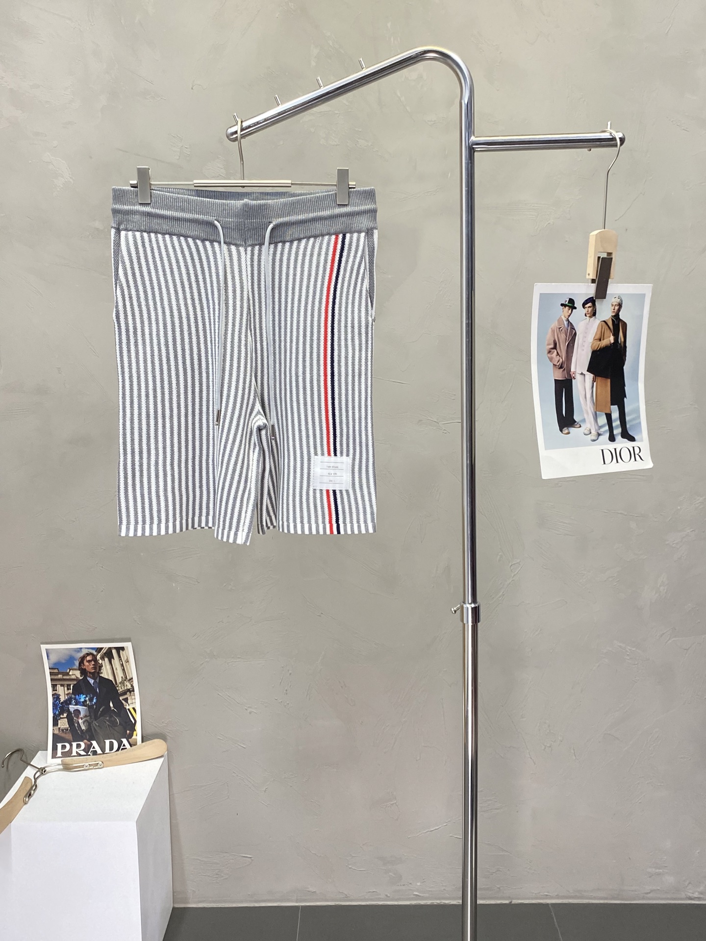 。THOM BROWNE汤姆布朗💥独家专供新款休闲短裤🩳高端版本 专柜定制面料 透气舒适度高，细节无可挑