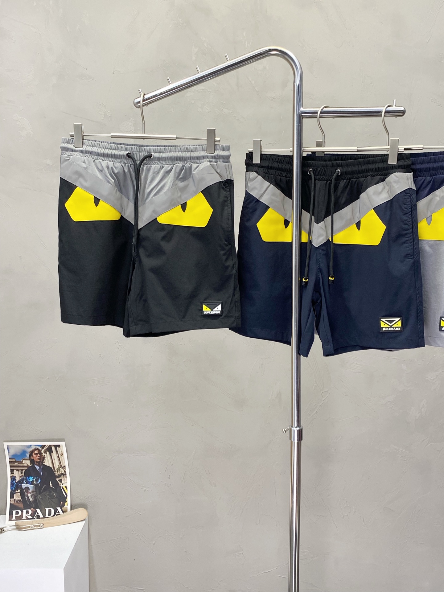 。FENDI芬迪💥独家专供新款春夏休闲短裤🩳高端版本！专柜定制面料 透气舒适度高，细节无可挑剔，品牌元素